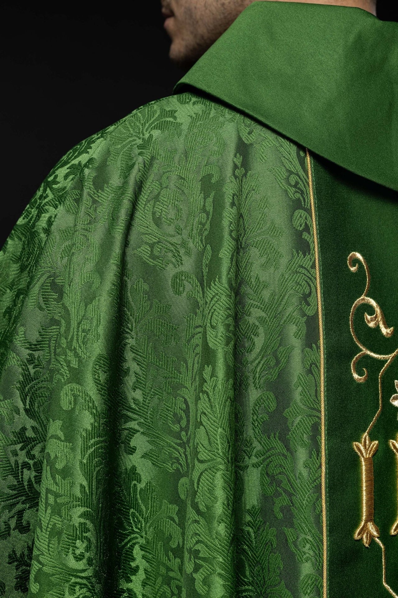 Ornat Liturgiczny Zielony IHS Haftowany - Polska Produkcja - SZATYLITURGICZNE.PL