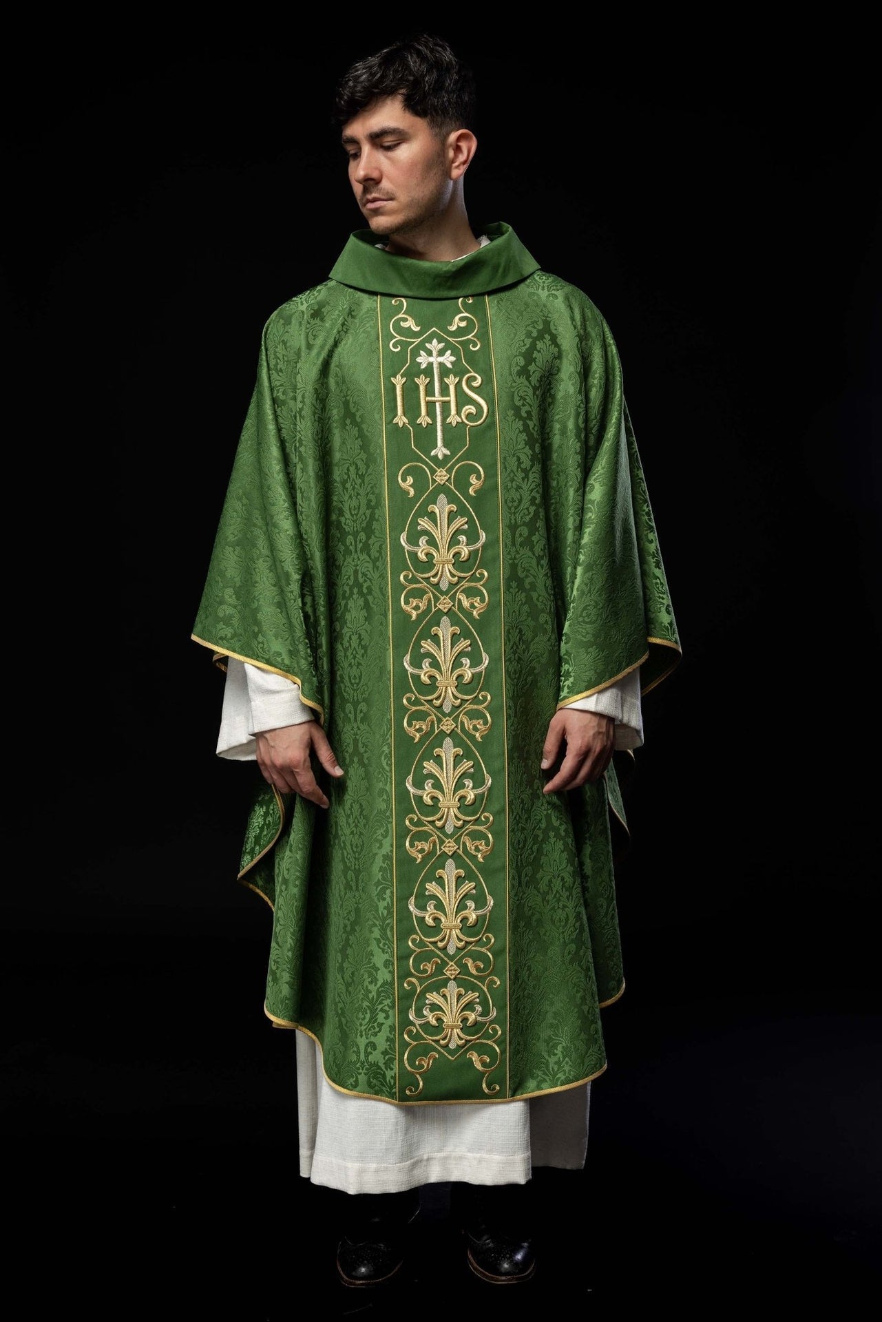Ornat Liturgiczny Zielony IHS Haftowany - Polska Produkcja - SZATYLITURGICZNE.PL
