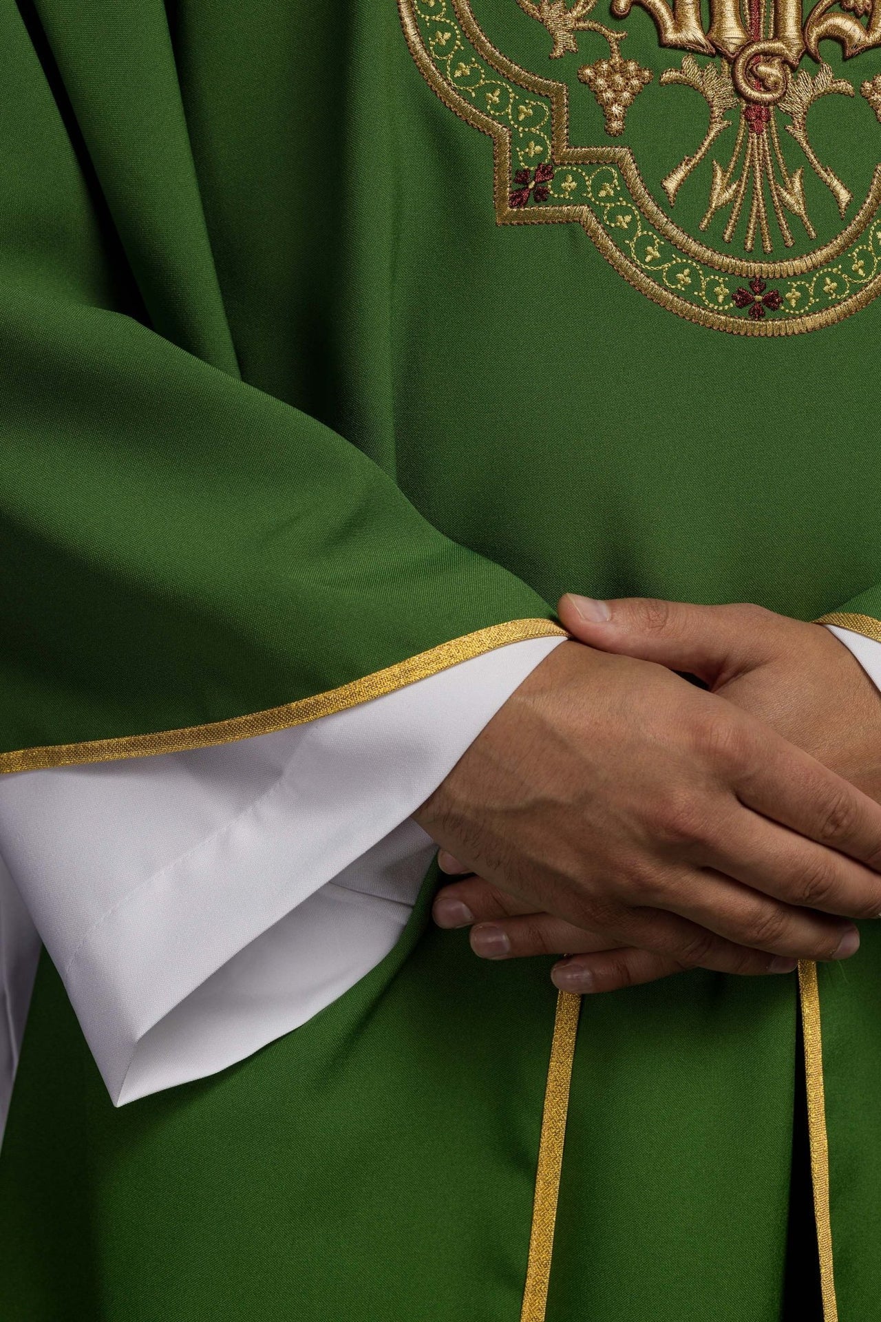 Ornat Liturgiczny Zielony IHS PAX - Haftowany Symbol Pokoju - SZATYLITURGICZNE.PL