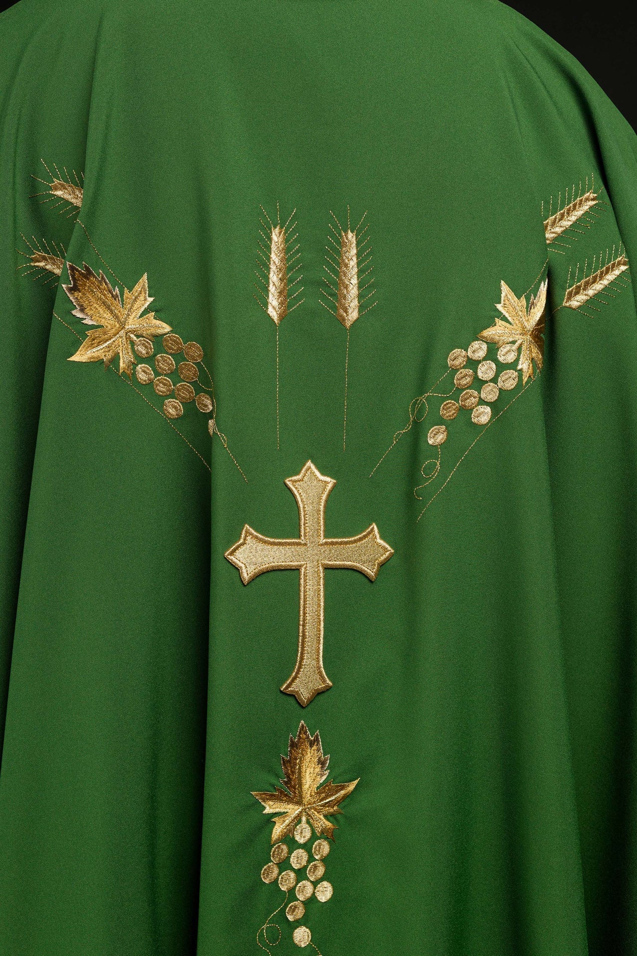 Ornat Liturgiczny Zielony IHS Winogrona Złoty Haft - SZATYLITURGICZNE.PL