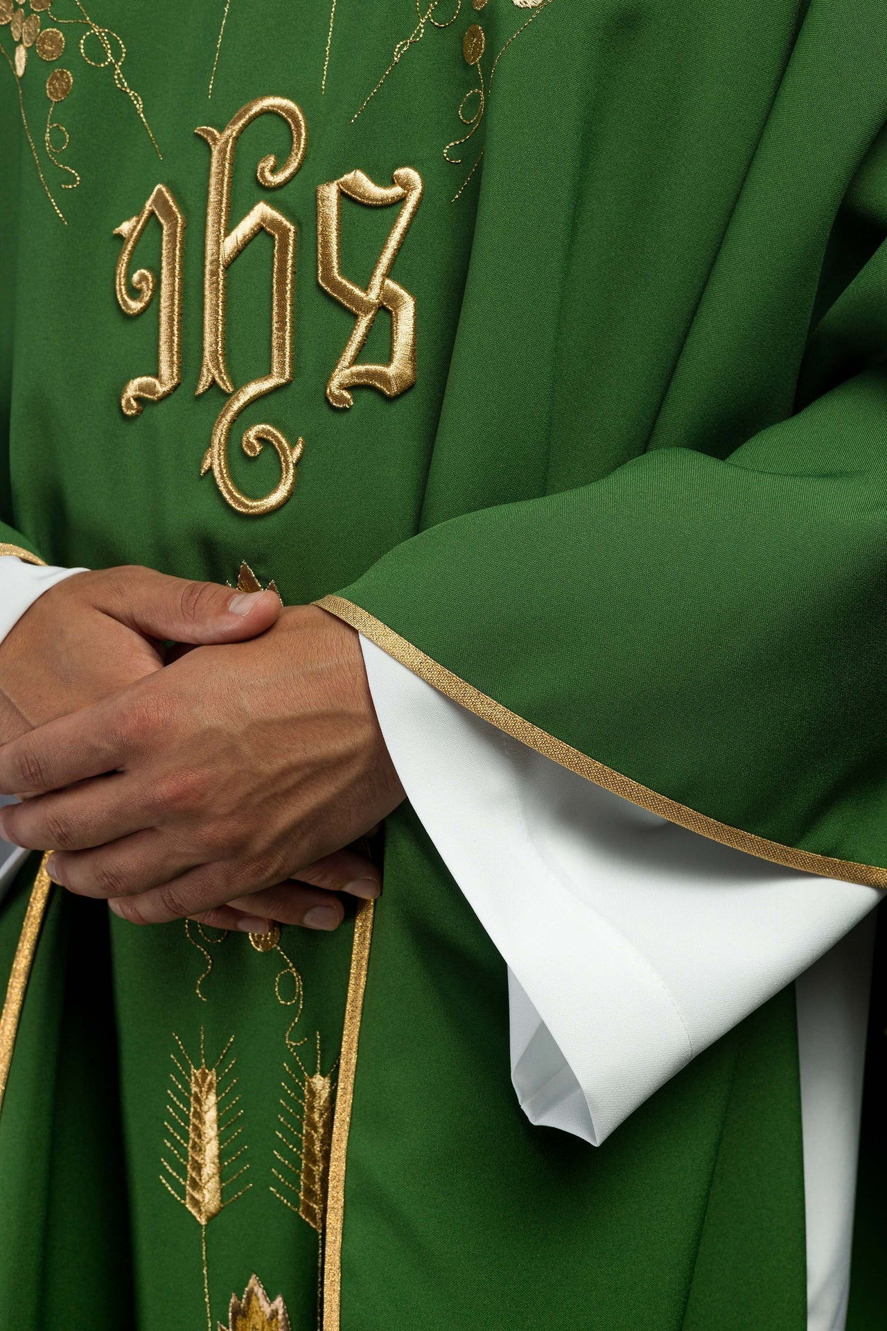 Ornat Liturgiczny Zielony IHS Winogrona Złoty Haft - SZATYLITURGICZNE.PL