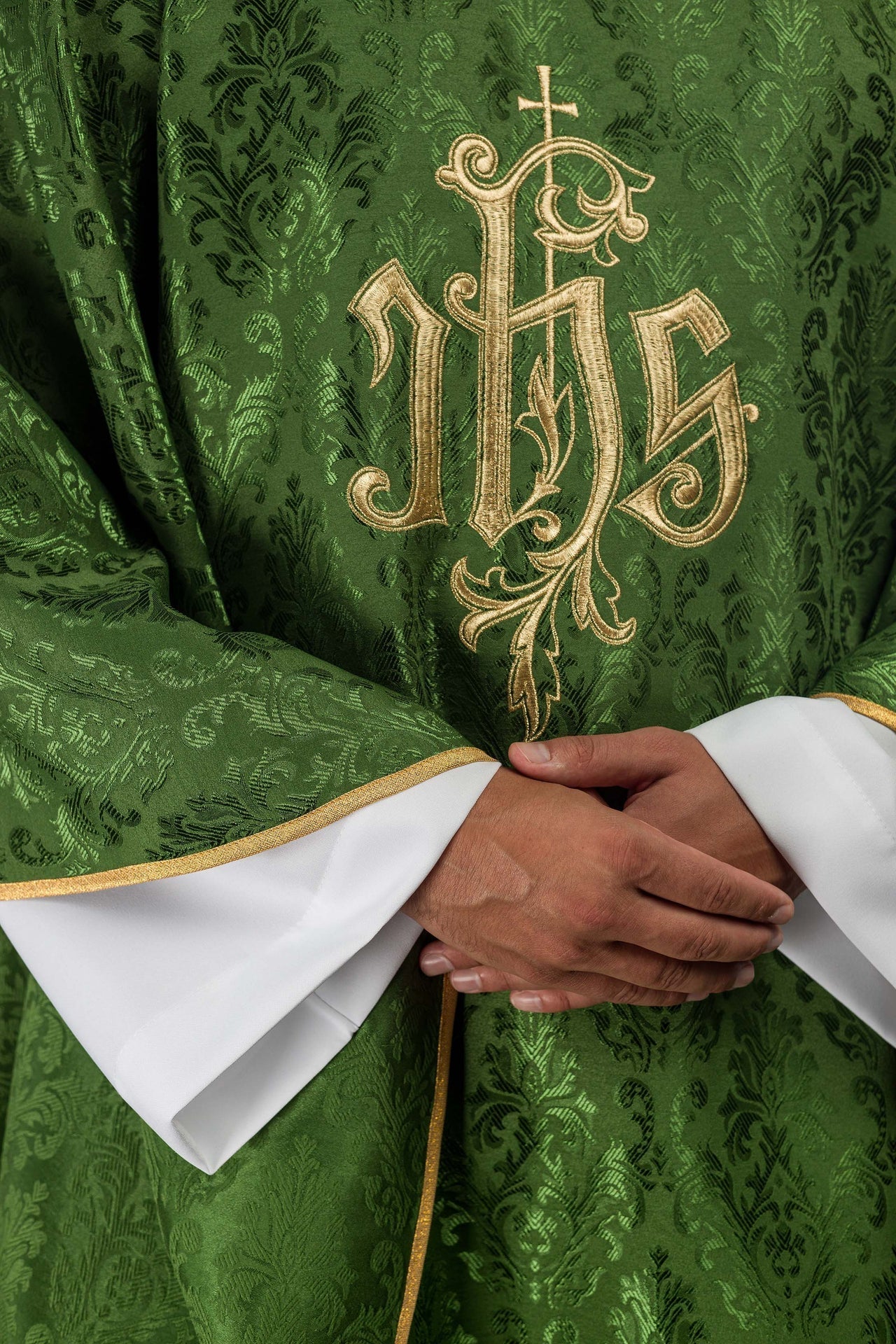 Ornat Liturgiczny Zielony IHS Złoty Haft - Polska Produkcja - SZATYLITURGICZNE.PL