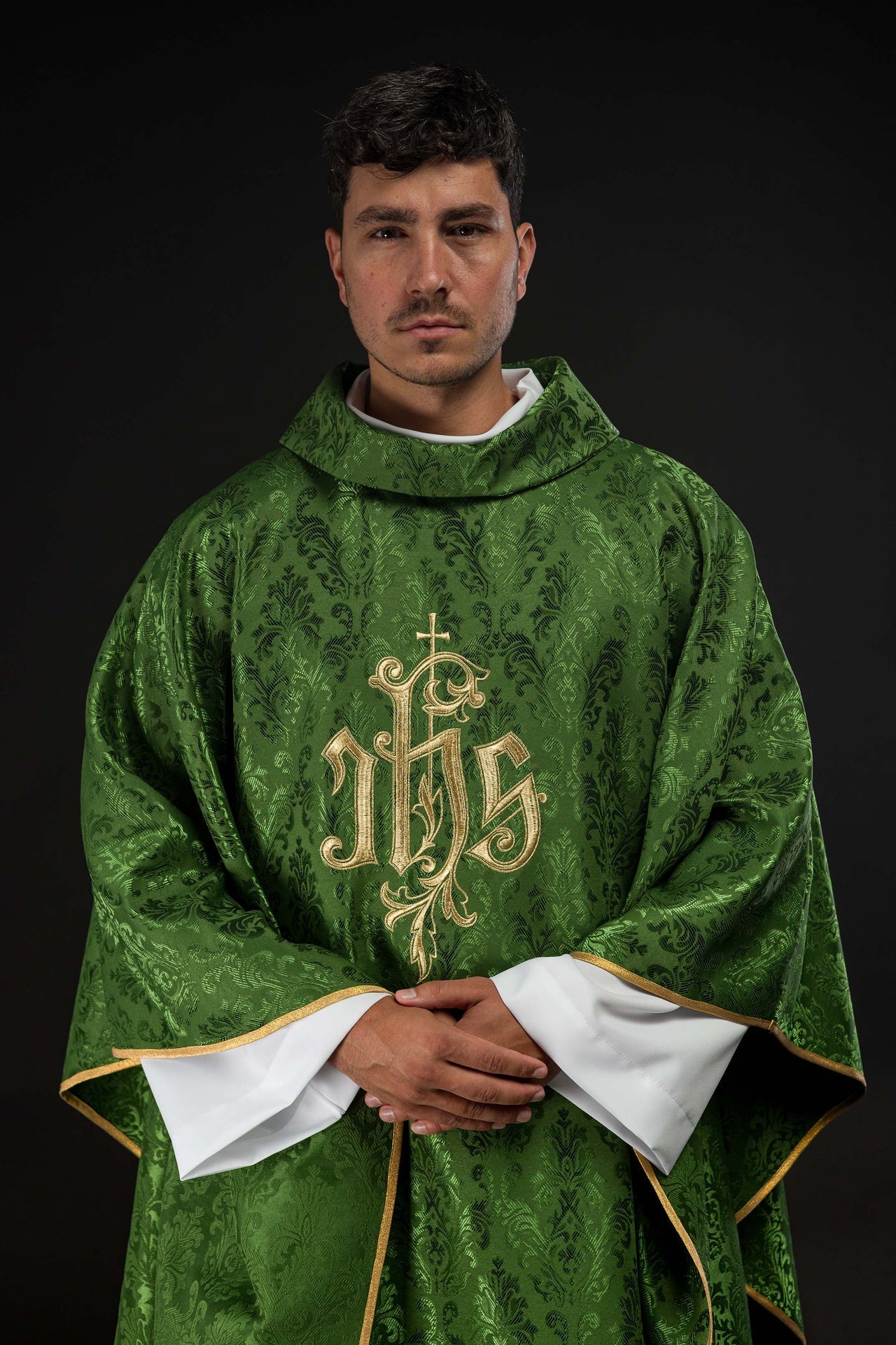 Ornat Liturgiczny Zielony IHS Złoty Haft - Polska Produkcja - SZATYLITURGICZNE.PL