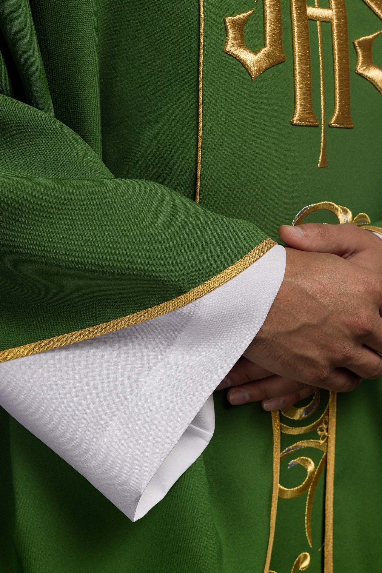 Ornat Liturgiczny Zielony IHS Złoty Haft - Polska Produkcja - SZATYLITURGICZNE.PL