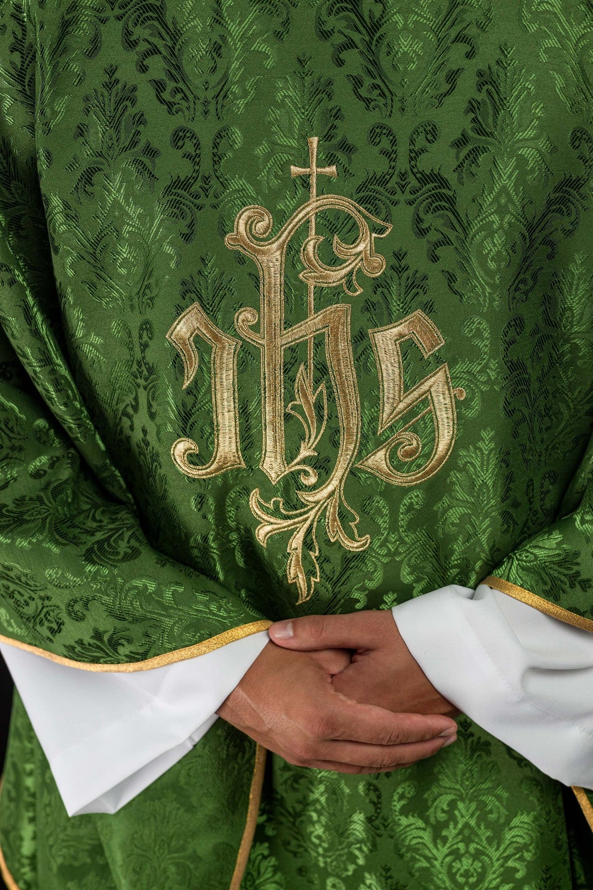 Ornat Liturgiczny Zielony IHS Złoty Haft - Polska Produkcja - SZATYLITURGICZNE.PL