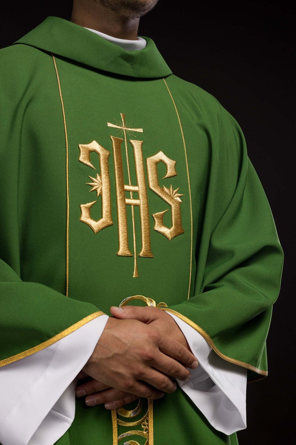 Ornat Liturgiczny Zielony IHS Złoty Haft - Polska Produkcja - SZATYLITURGICZNE.PL