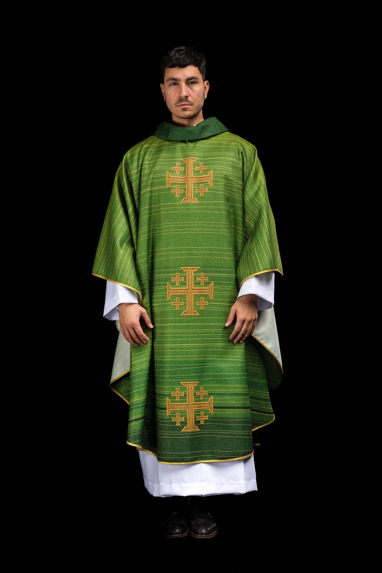Ornat Liturgiczny Zielony Krzyż Jerozolimski Drukowany - Elegancki Wzór - SZATYLITURGICZNE.PL