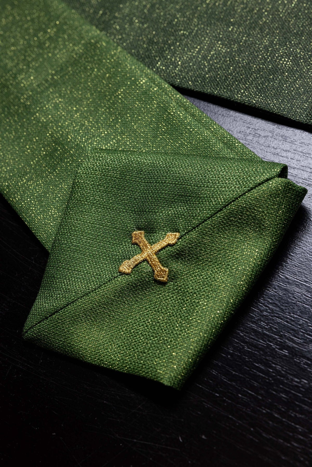 Ornat Liturgiczny Zielony Pax ze Złotym Nadrukiem - Elegancki - SZATYLITURGICZNE.PL