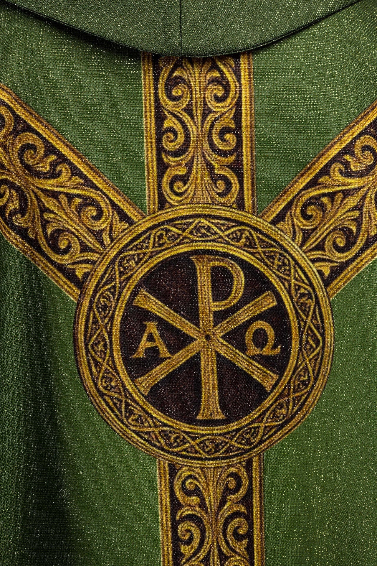 Ornat Liturgiczny Zielony Pax ze Złotym Nadrukiem - Elegancki - SZATYLITURGICZNE.PL