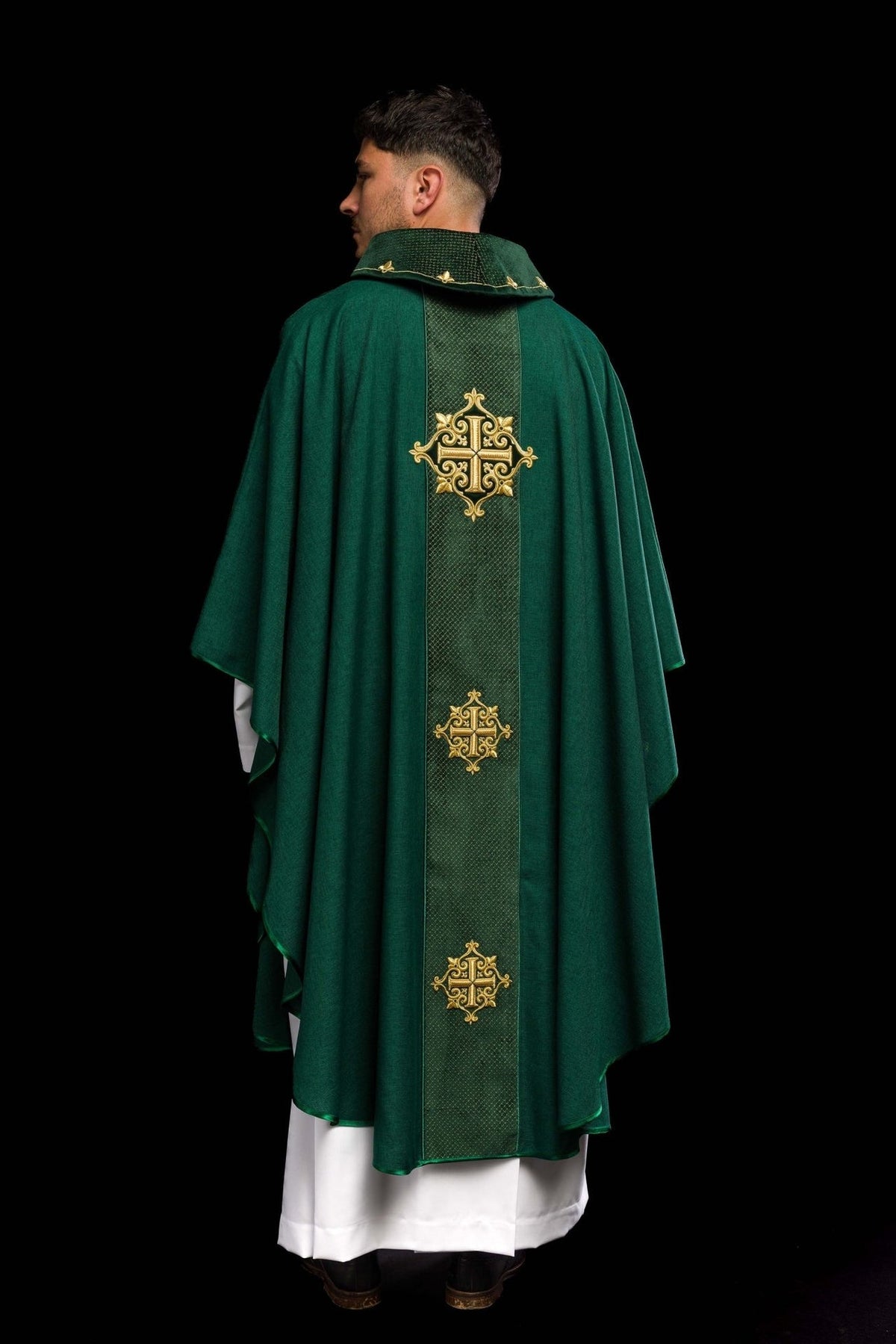 Ornat Liturgiczny Zielony z Aksamitnym Pasem i Haftem Krzyży - SZATYLITURGICZNE.PL