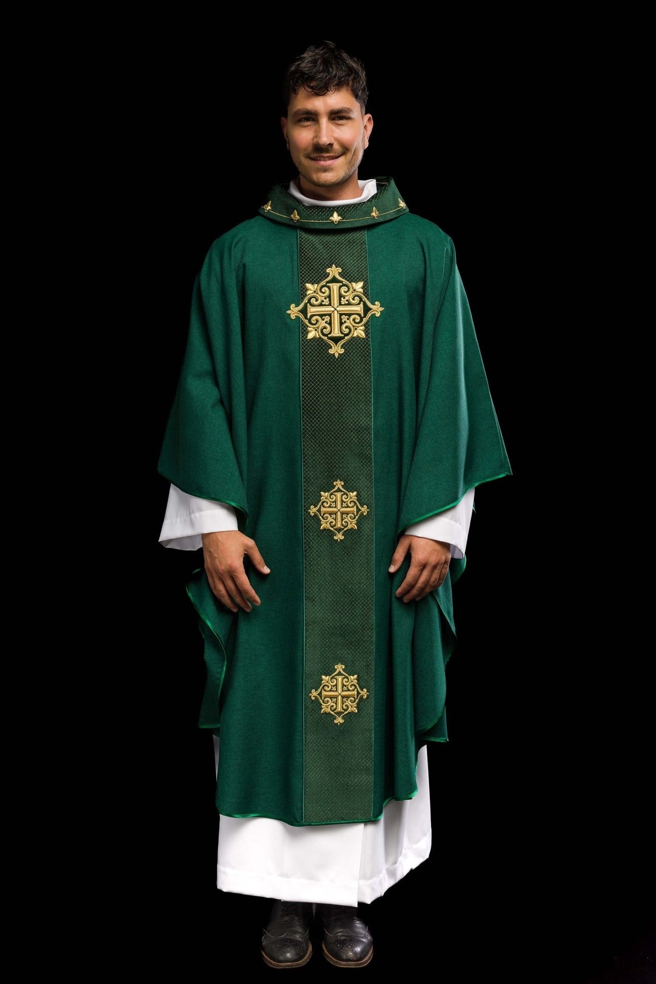 Ornat Liturgiczny Zielony z Aksamitnym Pasem i Haftem Krzyży - SZATYLITURGICZNE.PL