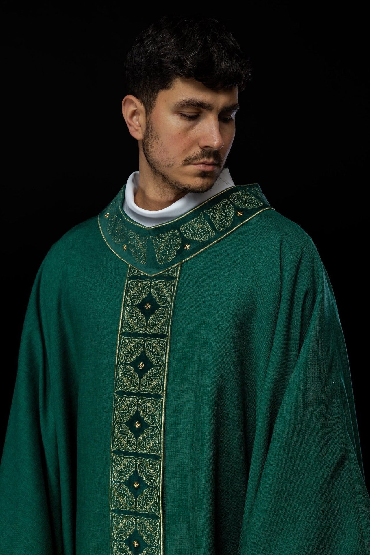 Ornat Liturgiczny Zielony z Bogatym Haftem - Polski Produkt - SZATYLITURGICZNE.PL