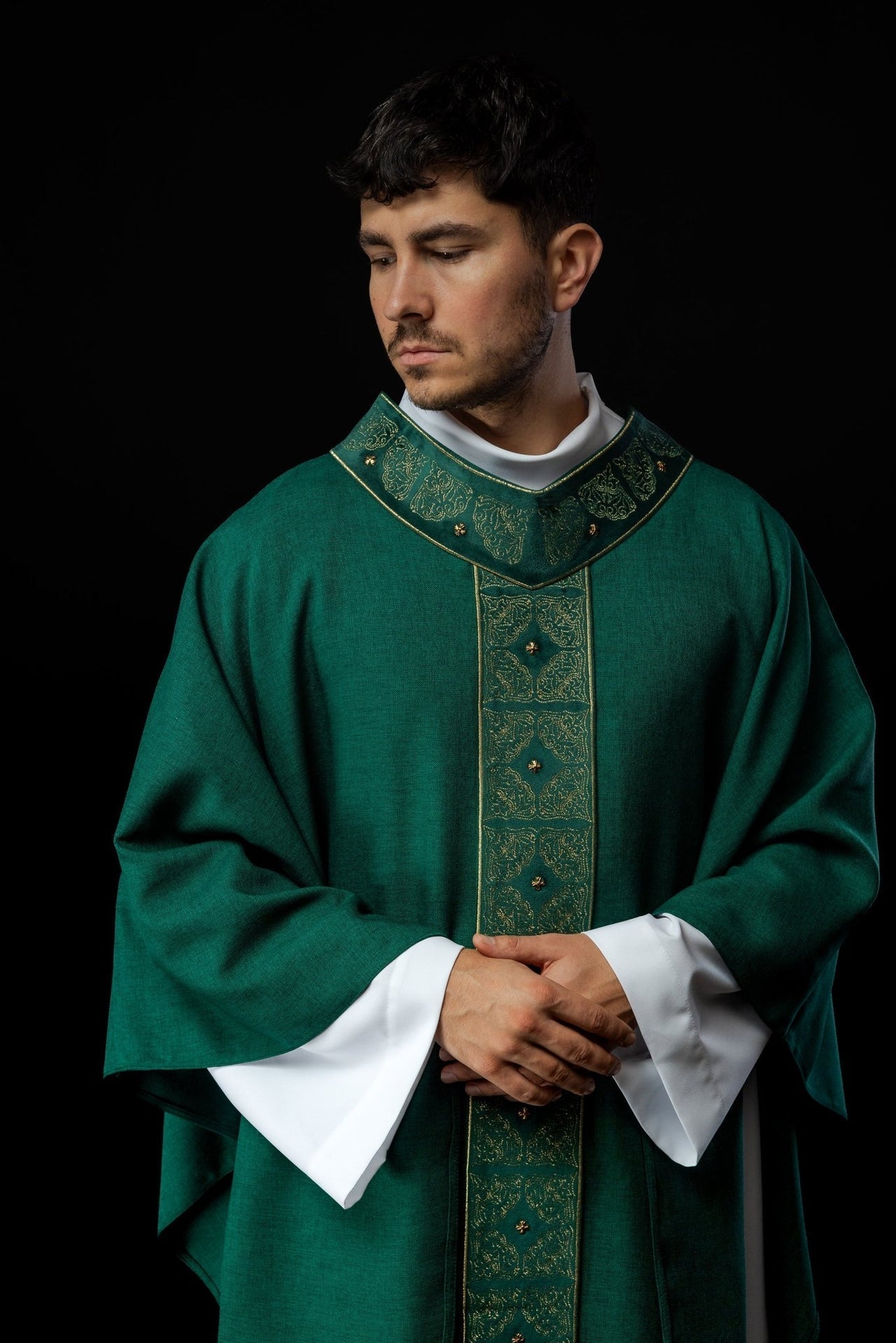 Ornat Liturgiczny Zielony z Bogatym Haftem - Polski Produkt - SZATYLITURGICZNE.PL