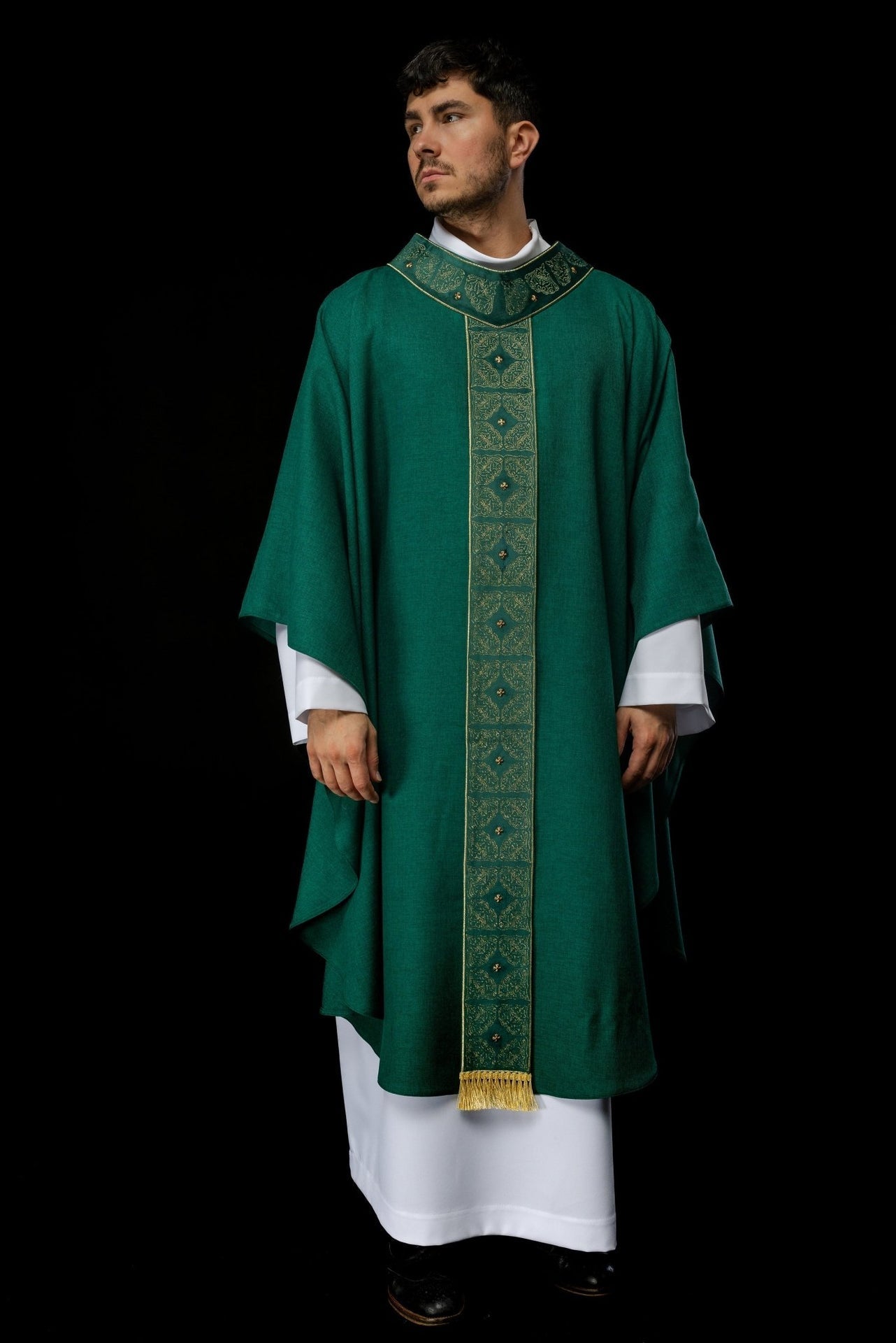 Ornat Liturgiczny Zielony z Bogatym Haftem - Polski Produkt - SZATYLITURGICZNE.PL