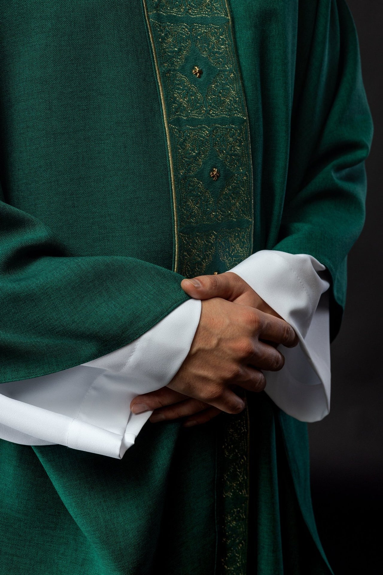 Ornat Liturgiczny Zielony z Bogatym Haftem - Polski Produkt - SZATYLITURGICZNE.PL