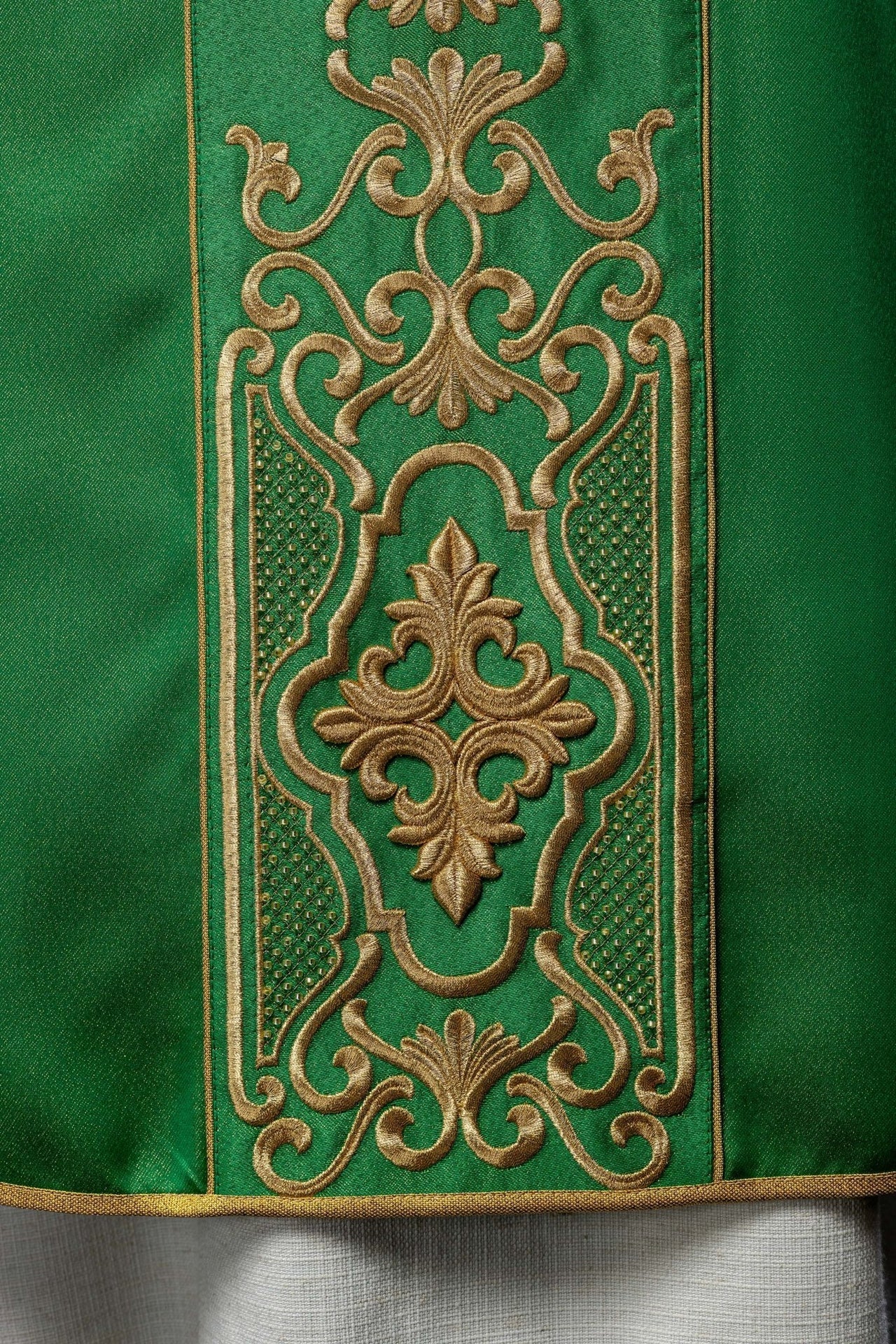 Ornat Liturgiczny Zielony z Haftem Eucharystycznym - Złote Nici - SZATYLITURGICZNE.PL