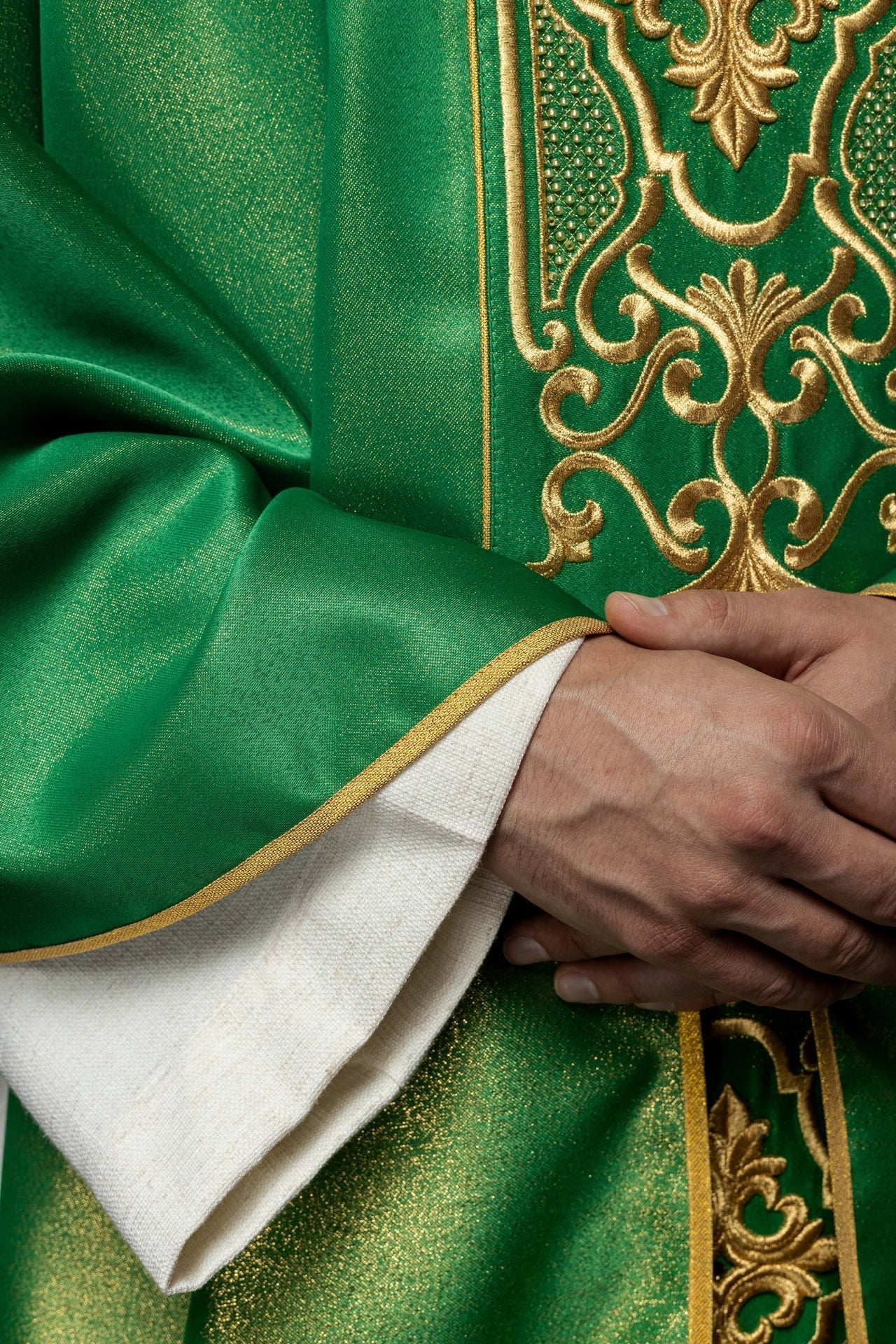 Ornat Liturgiczny Zielony z Haftem Eucharystycznym - Złote Nici - SZATYLITURGICZNE.PL