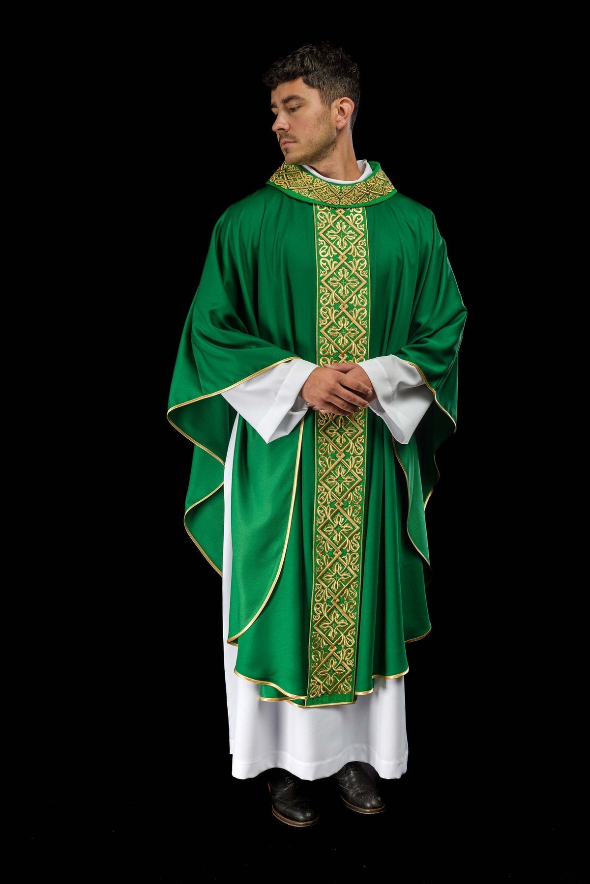 Ornat Liturgiczny Zielony z Haftem Florystycznym i Złotymi Krzyżami - SZATYLITURGICZNE.PL