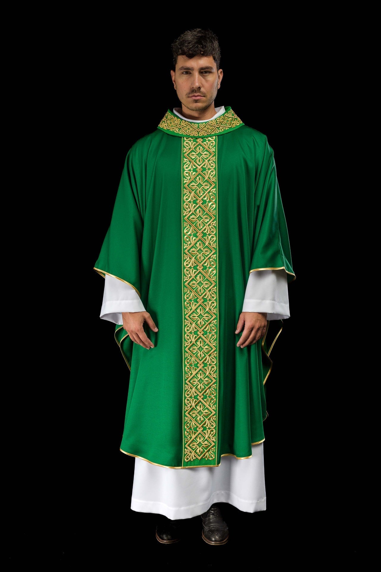 Ornat Liturgiczny Zielony z Haftem Florystycznym i Złotymi Krzyżami - SZATYLITURGICZNE.PL