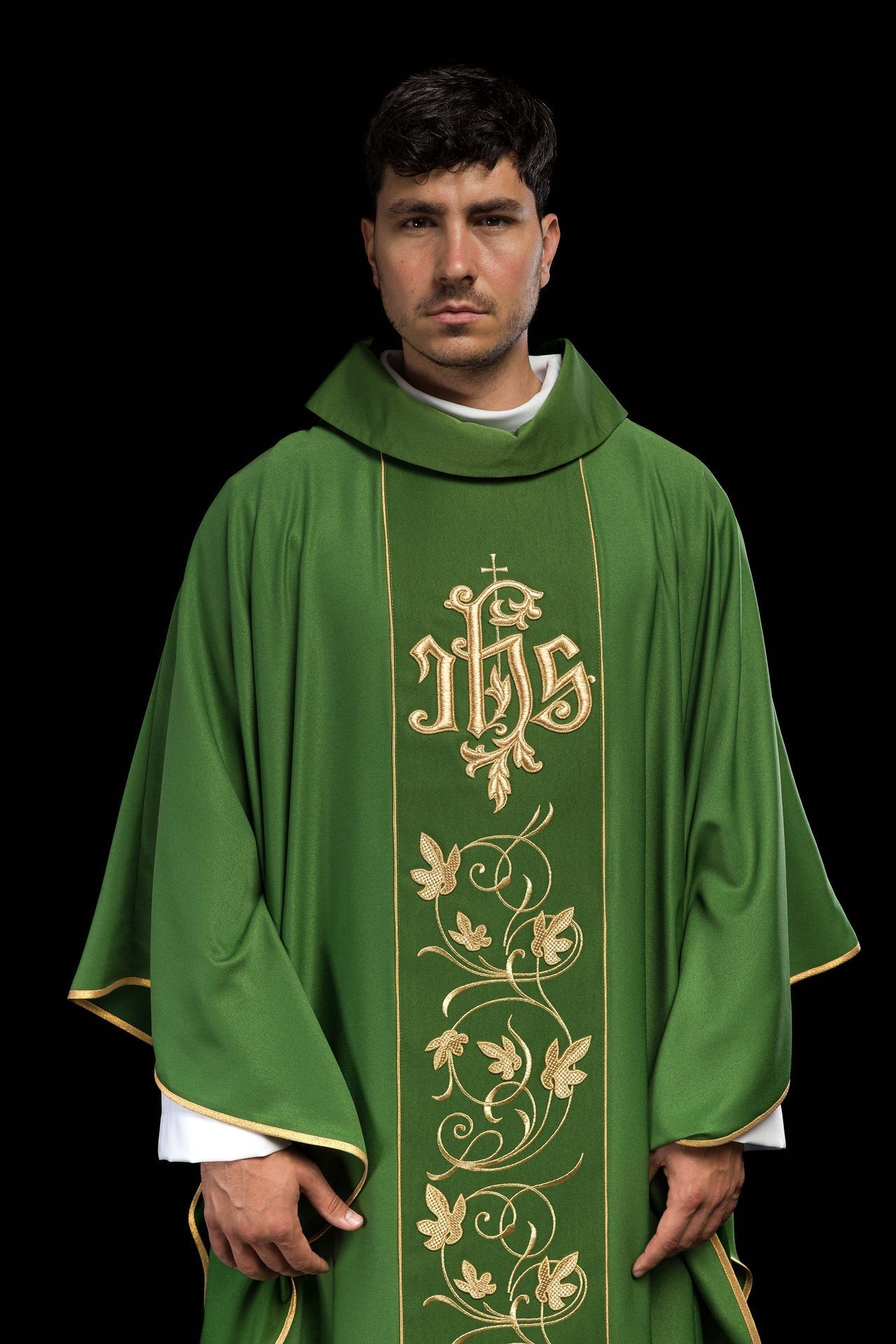 Ornat Liturgiczny Zielony z Haftem Florystycznym IHS - Polska Produkcja - SZATYLITURGICZNE.PL