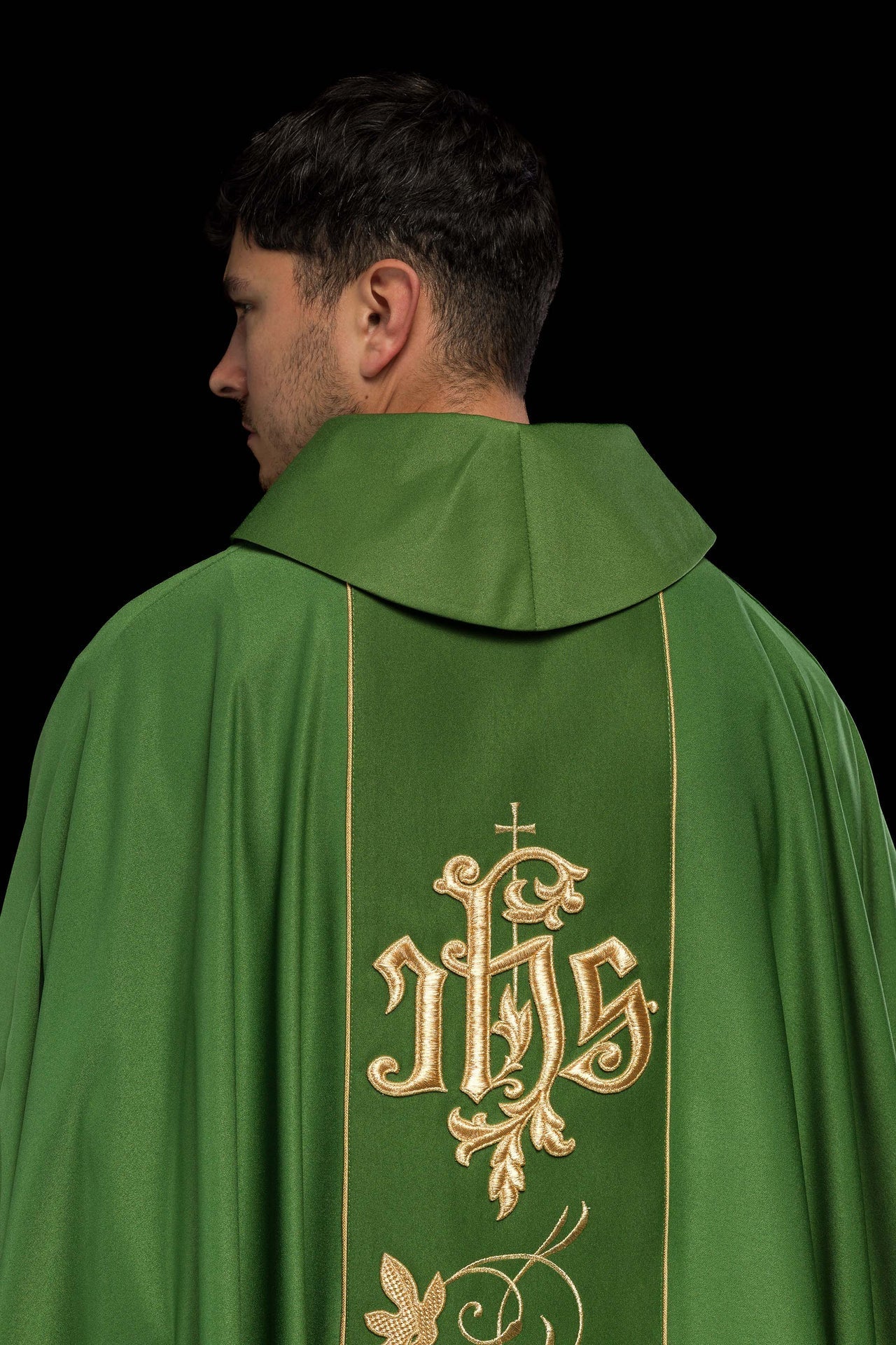 Ornat Liturgiczny Zielony z Haftem Florystycznym IHS - Polska Produkcja - SZATYLITURGICZNE.PL