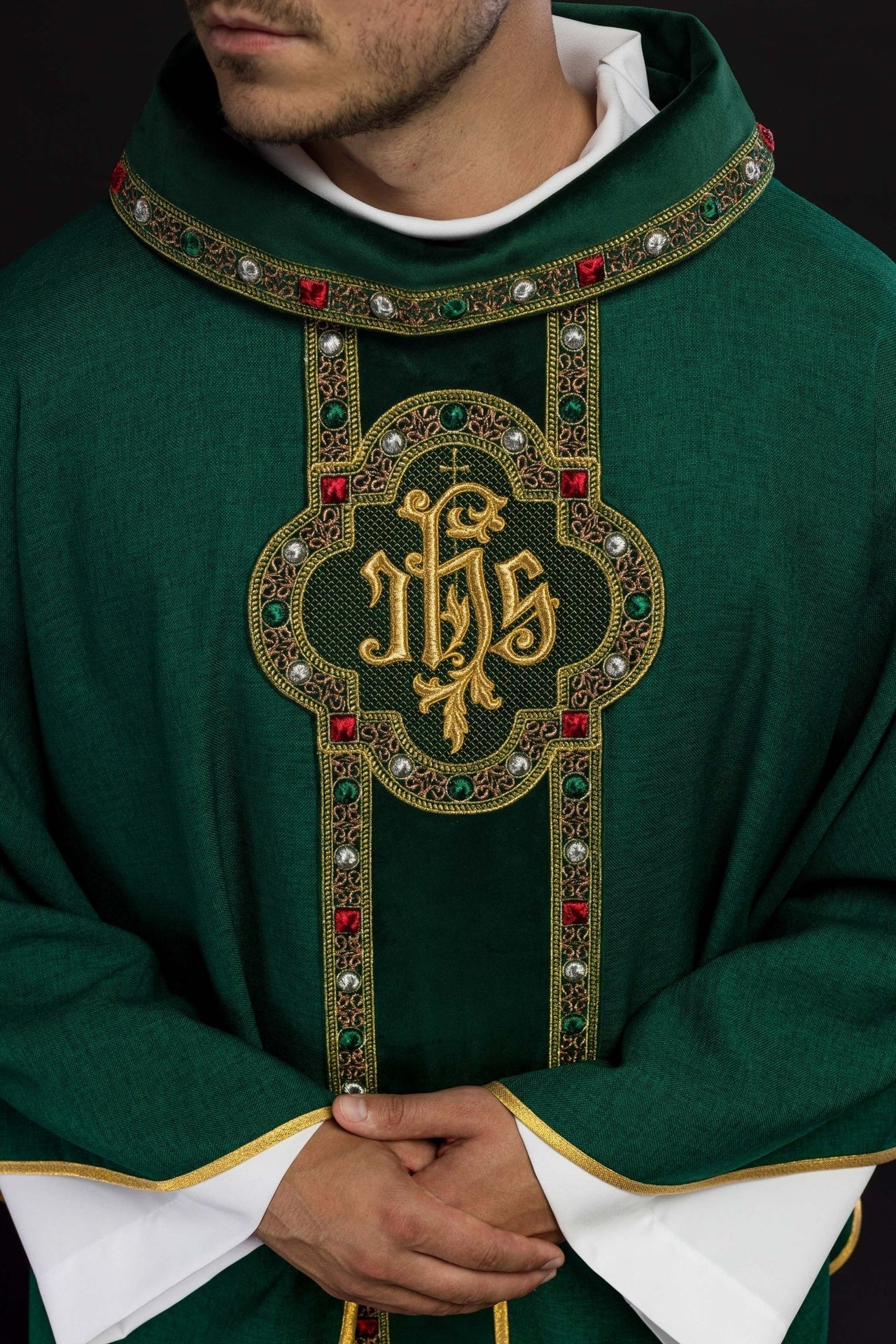 ornat liturgiczny zielony z haftem IHS - pas i lamówka - SZATYLITURGICZNE.PL