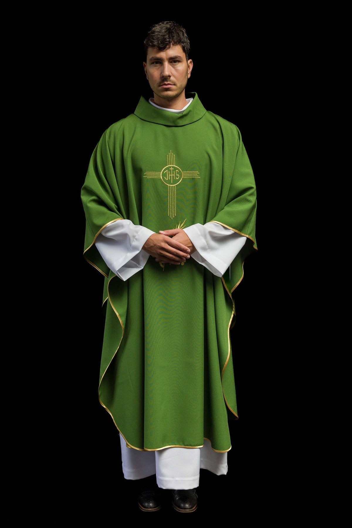 Ornat Liturgiczny Zielony z Haftem IHS - Złota Lamówka - SZATYLITURGICZNE.PL