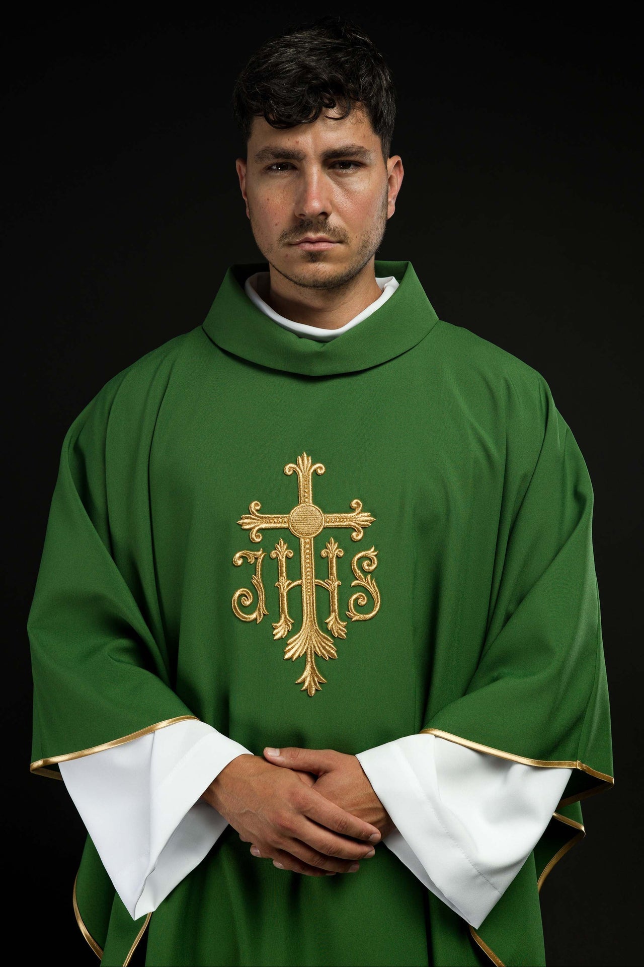 Ornat Liturgiczny Zielony z Haftem JHS - Symbolika Eucharystyczna - SZATYLITURGICZNE.PL