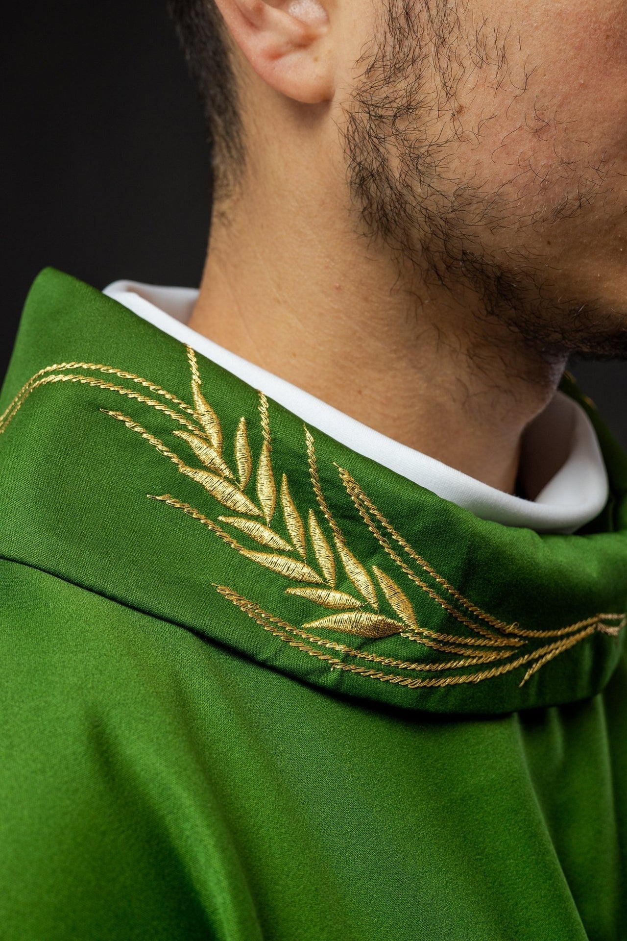 Ornat Liturgiczny Zielony z Haftem Krzyża i Kłosów - Elanowełna - SZATYLITURGICZNE.PL