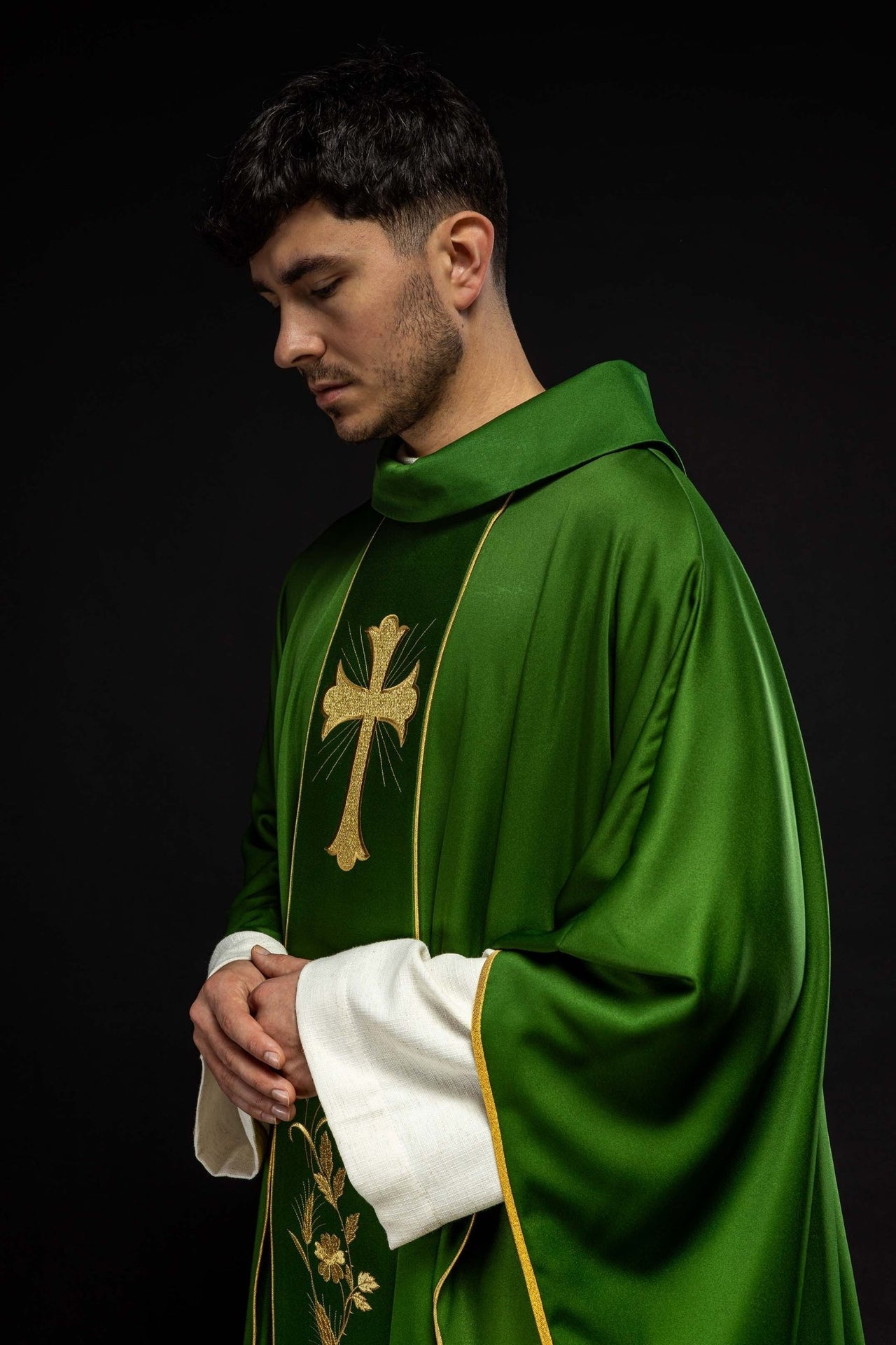 Ornat Liturgiczny Zielony z Haftem Krzyża i Kłosów Złotą Nicią - SZATYLITURGICZNE.PL