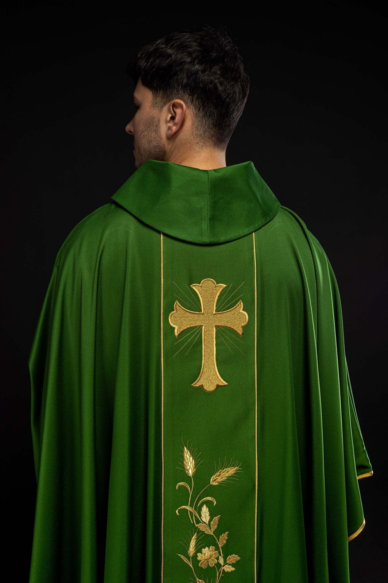 Ornat Liturgiczny Zielony z Haftem Krzyża i Kłosów Złotą Nicią - SZATYLITURGICZNE.PL