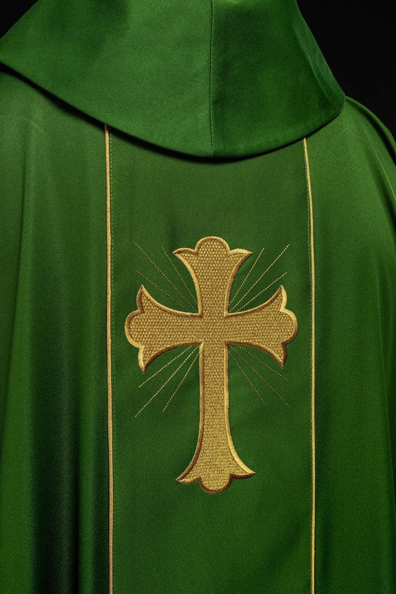 Ornat Liturgiczny Zielony z Haftem Krzyża i Kłosów Złotą Nicią - SZATYLITURGICZNE.PL