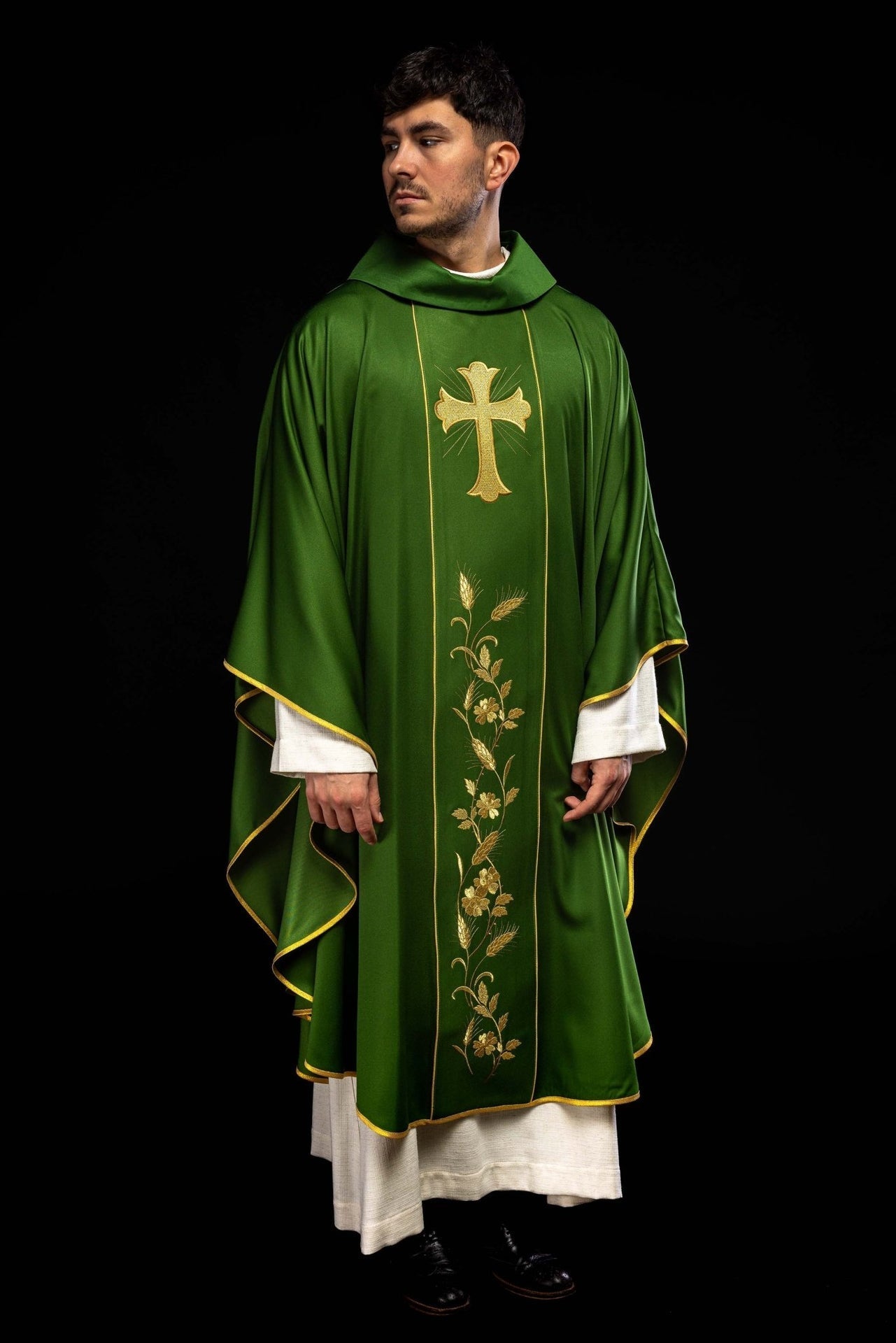Ornat Liturgiczny Zielony z Haftem Krzyża i Kłosów Złotą Nicią - SZATYLITURGICZNE.PL