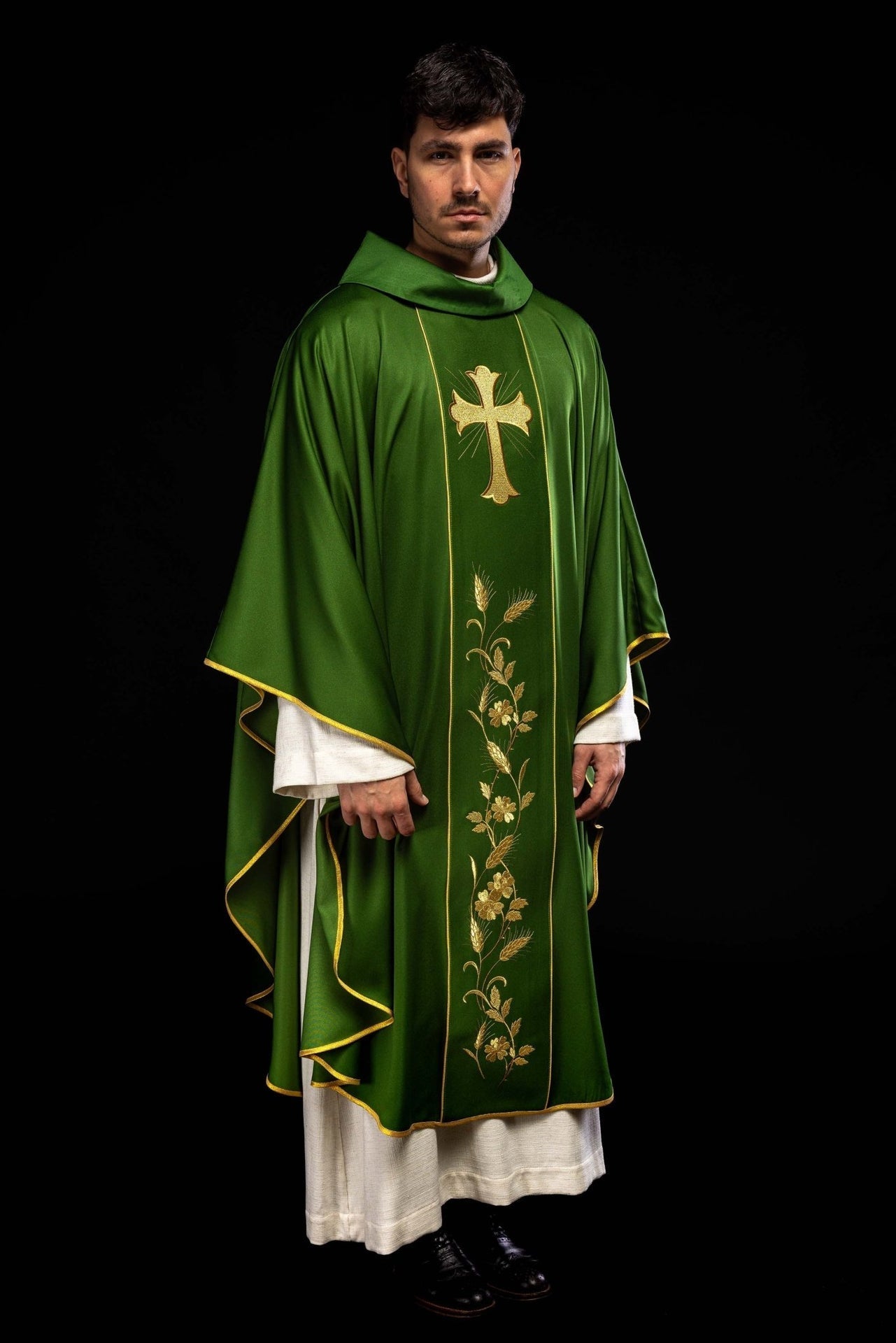 Ornat Liturgiczny Zielony z Haftem Krzyża i Kłosów Złotą Nicią - SZATYLITURGICZNE.PL