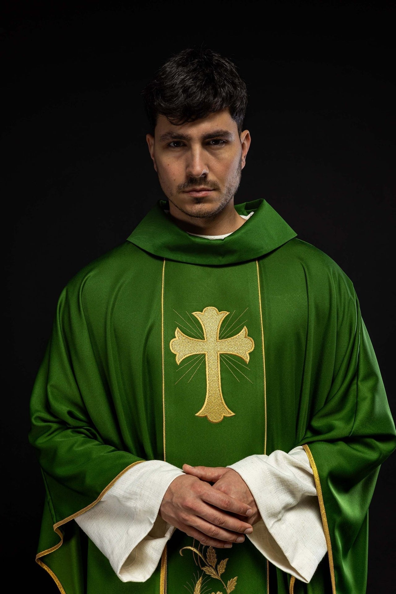 Ornat Liturgiczny Zielony z Haftem Krzyża i Kłosów Złotą Nicią - SZATYLITURGICZNE.PL