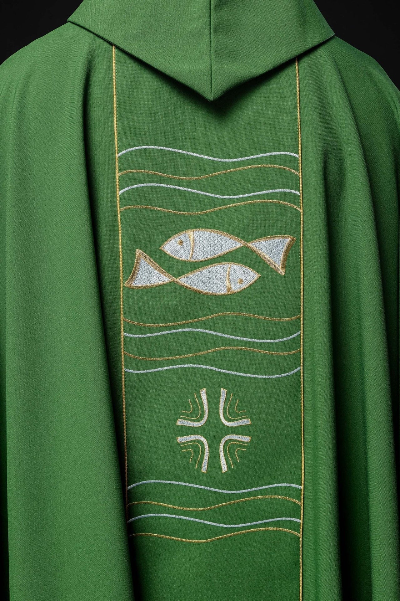 Ornat Liturgiczny Zielony z Haftem Krzyża i Ryb - Komplet - SZATYLITURGICZNE.PL