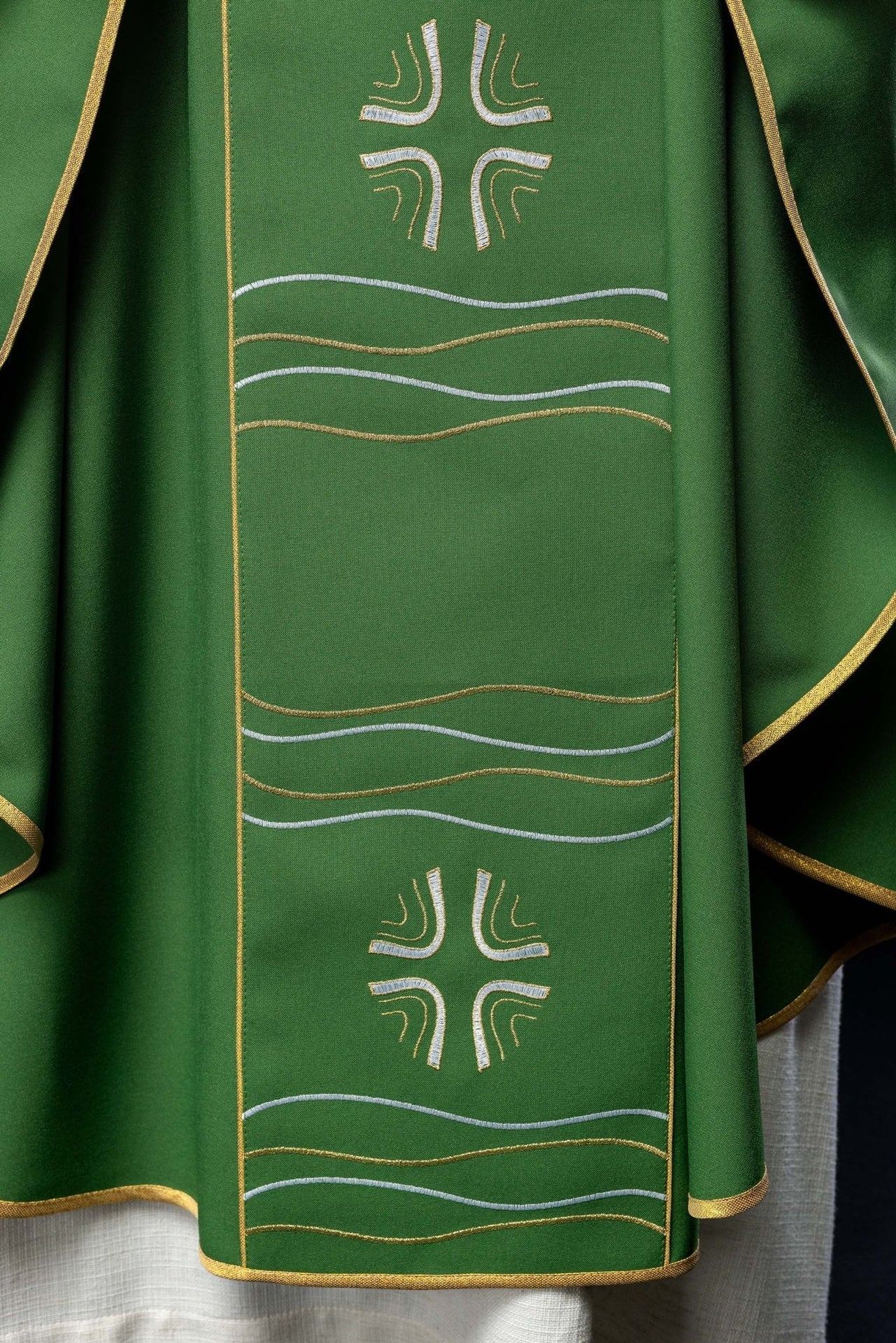 Ornat Liturgiczny Zielony z Haftem Krzyża i Ryb - Komplet - SZATYLITURGICZNE.PL