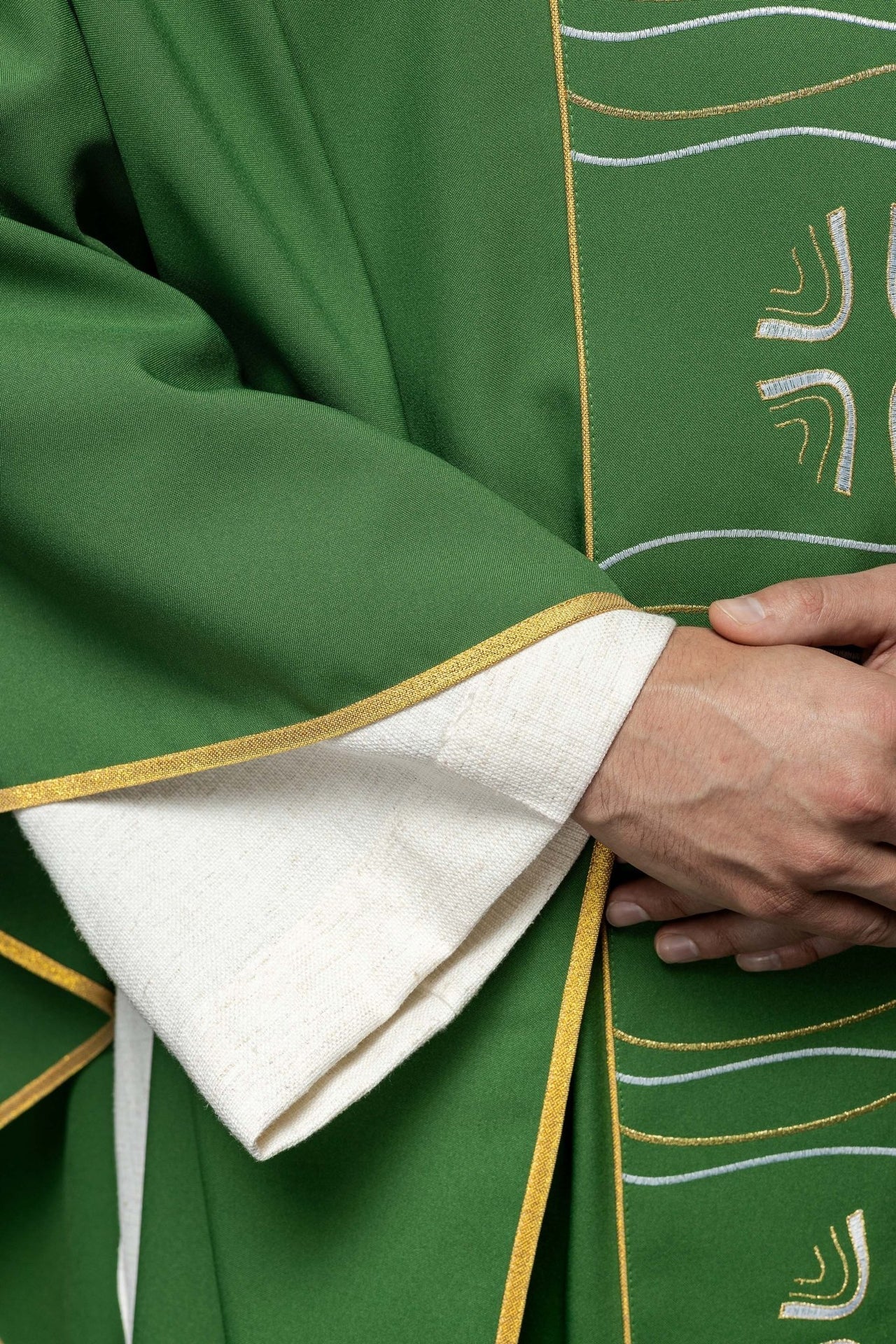 Ornat Liturgiczny Zielony z Haftem Krzyża i Ryb - Komplet - SZATYLITURGICZNE.PL