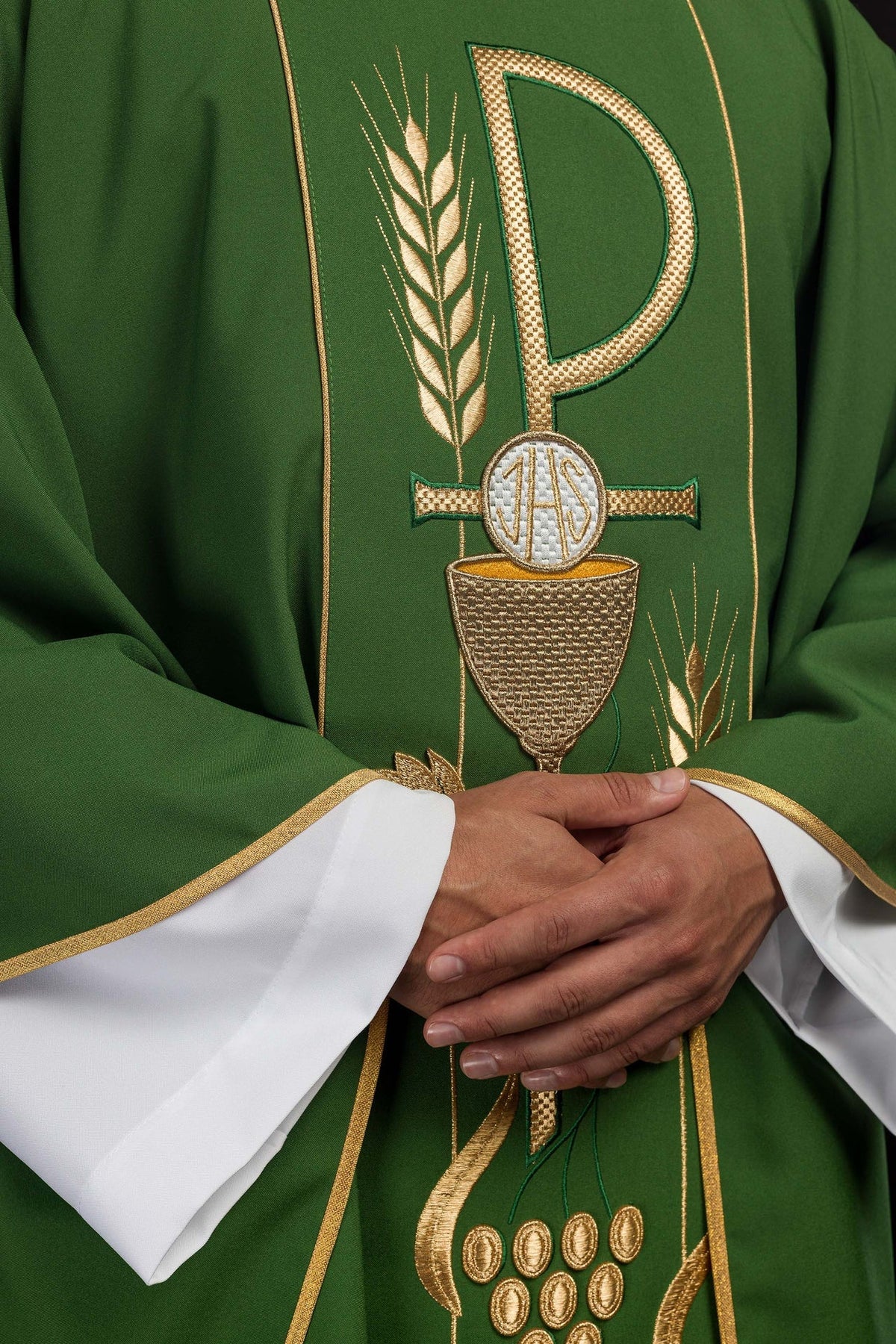 Ornat Liturgiczny Zielony z Haftowanym Kielichem IHS - Elegancki - SZATYLITURGICZNE.PL