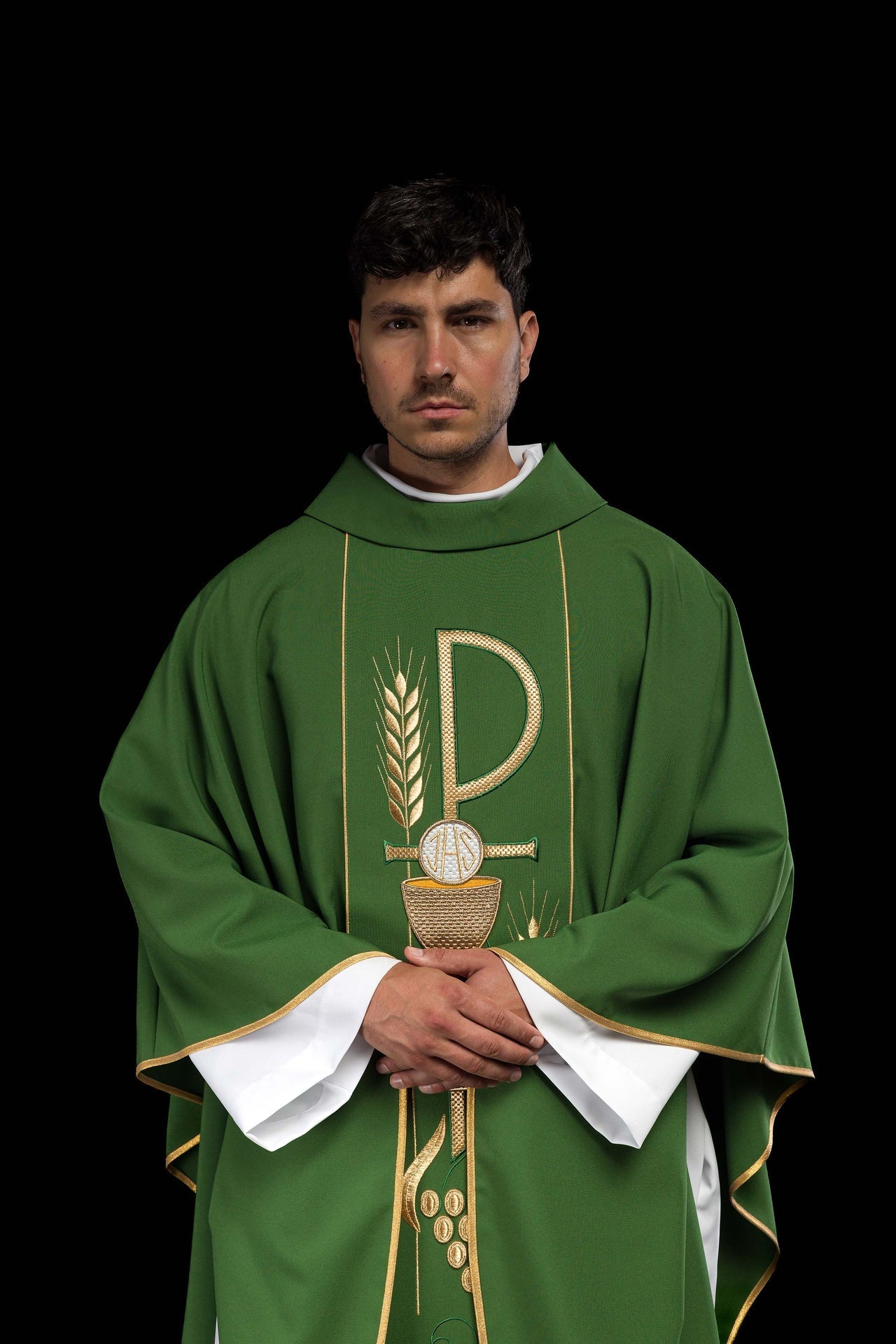 Ornat Liturgiczny Zielony z Haftowanym Kielichem IHS - Elegancki - SZATYLITURGICZNE.PL