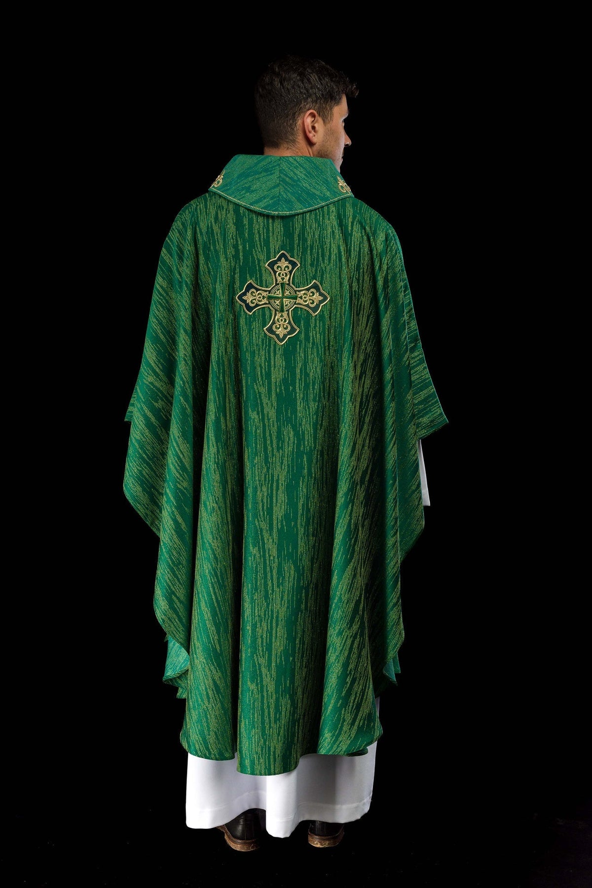 Ornat Liturgiczny Zielony z Haftowanym Krzyżem - Elegancka Tkanina - SZATYLITURGICZNE.PL