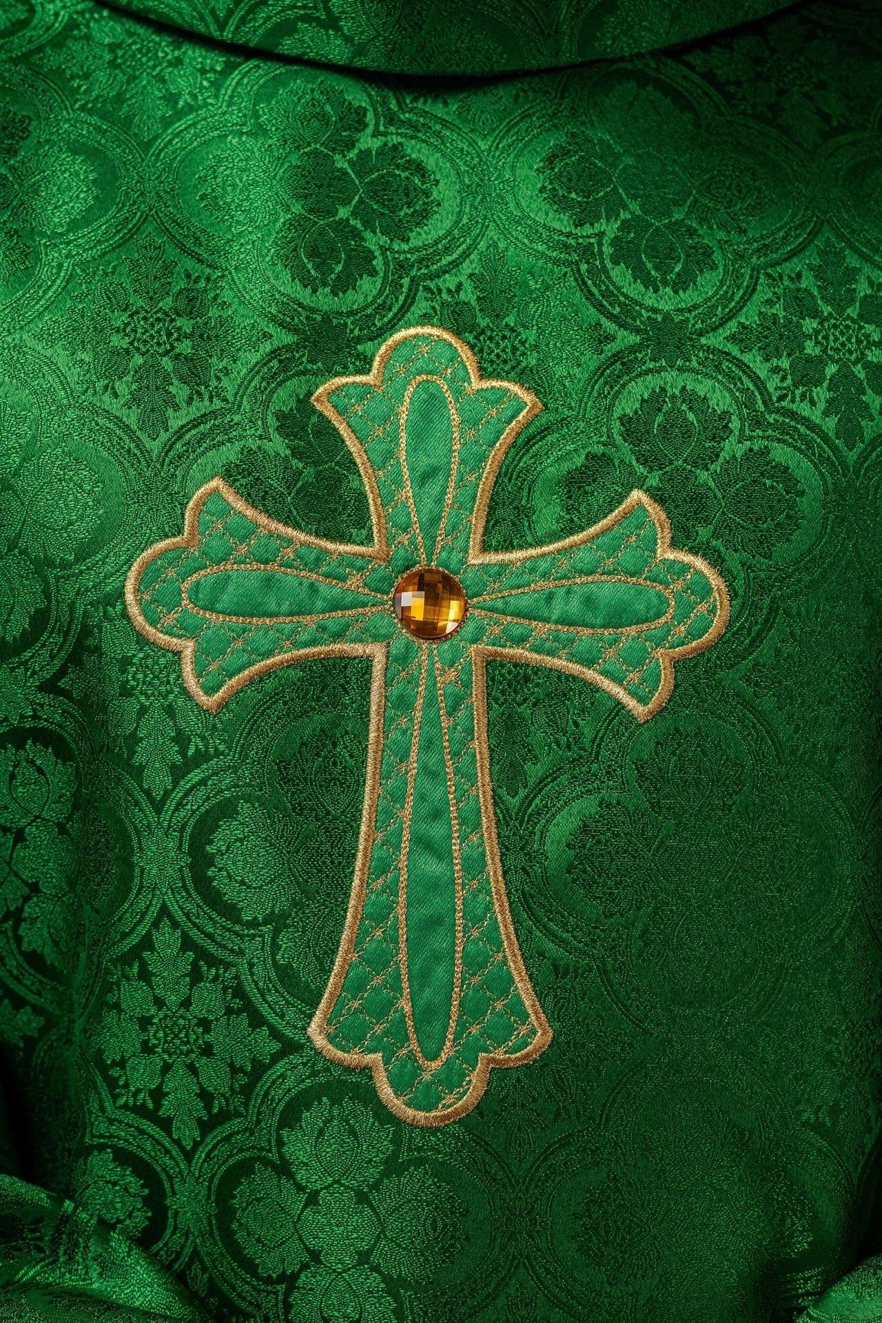 Ornat Liturgiczny Zielony z Haftowanym Krzyżem Eucharystycznym - SZATYLITURGICZNE.PL