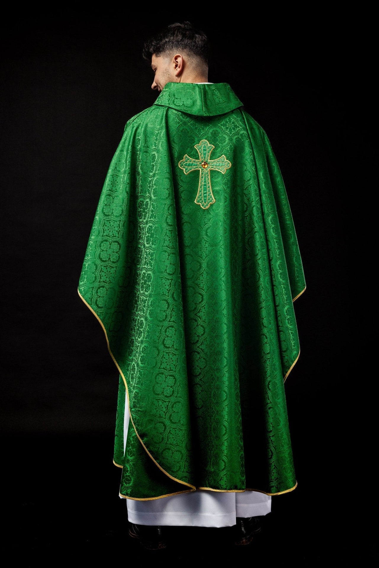 Ornat Liturgiczny Zielony z Haftowanym Krzyżem Eucharystycznym - SZATYLITURGICZNE.PL