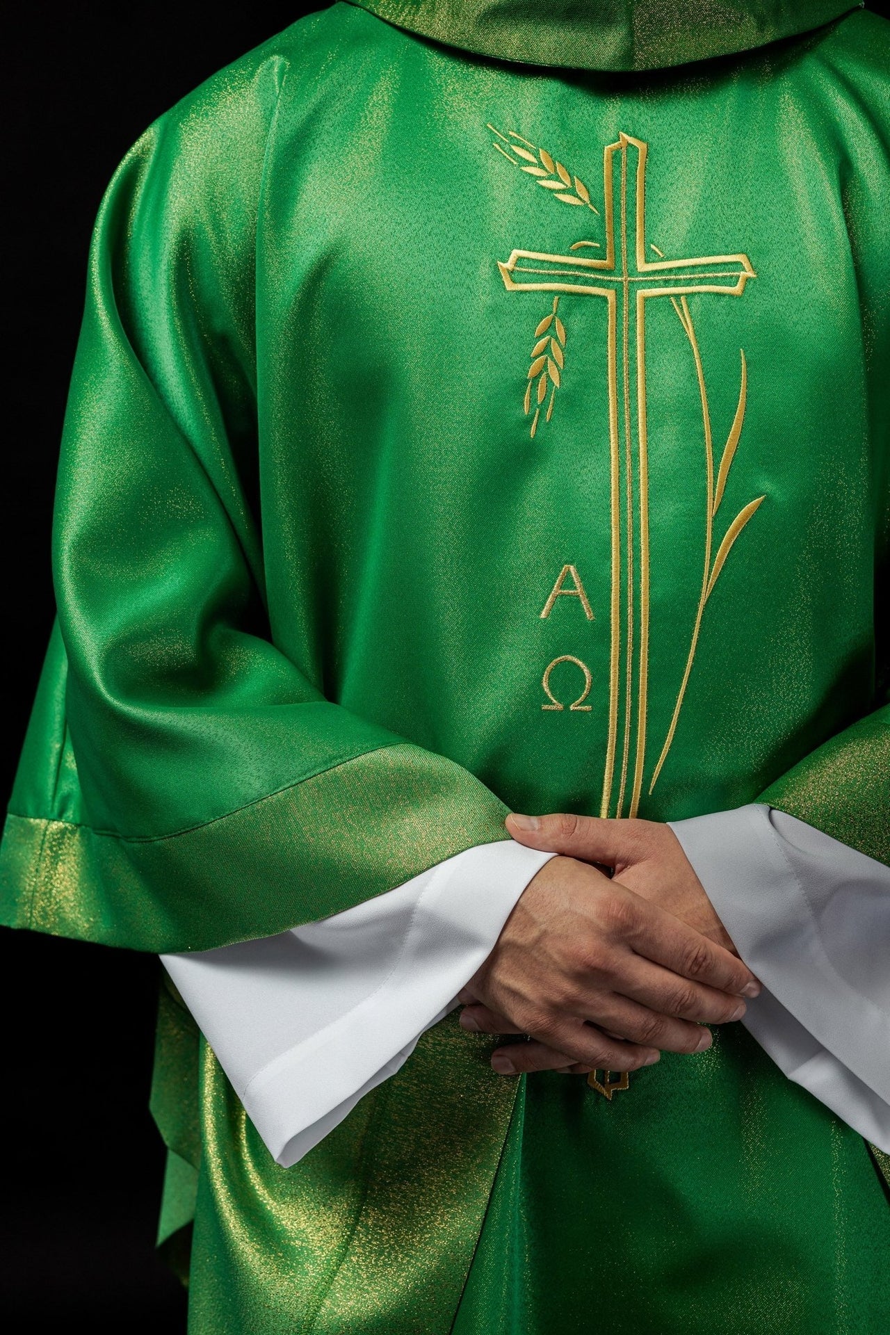 Ornat Liturgiczny Zielony z Haftowanym Krzyżem i Kłosem - Polska Produkcja - SZATYLITURGICZNE.PL