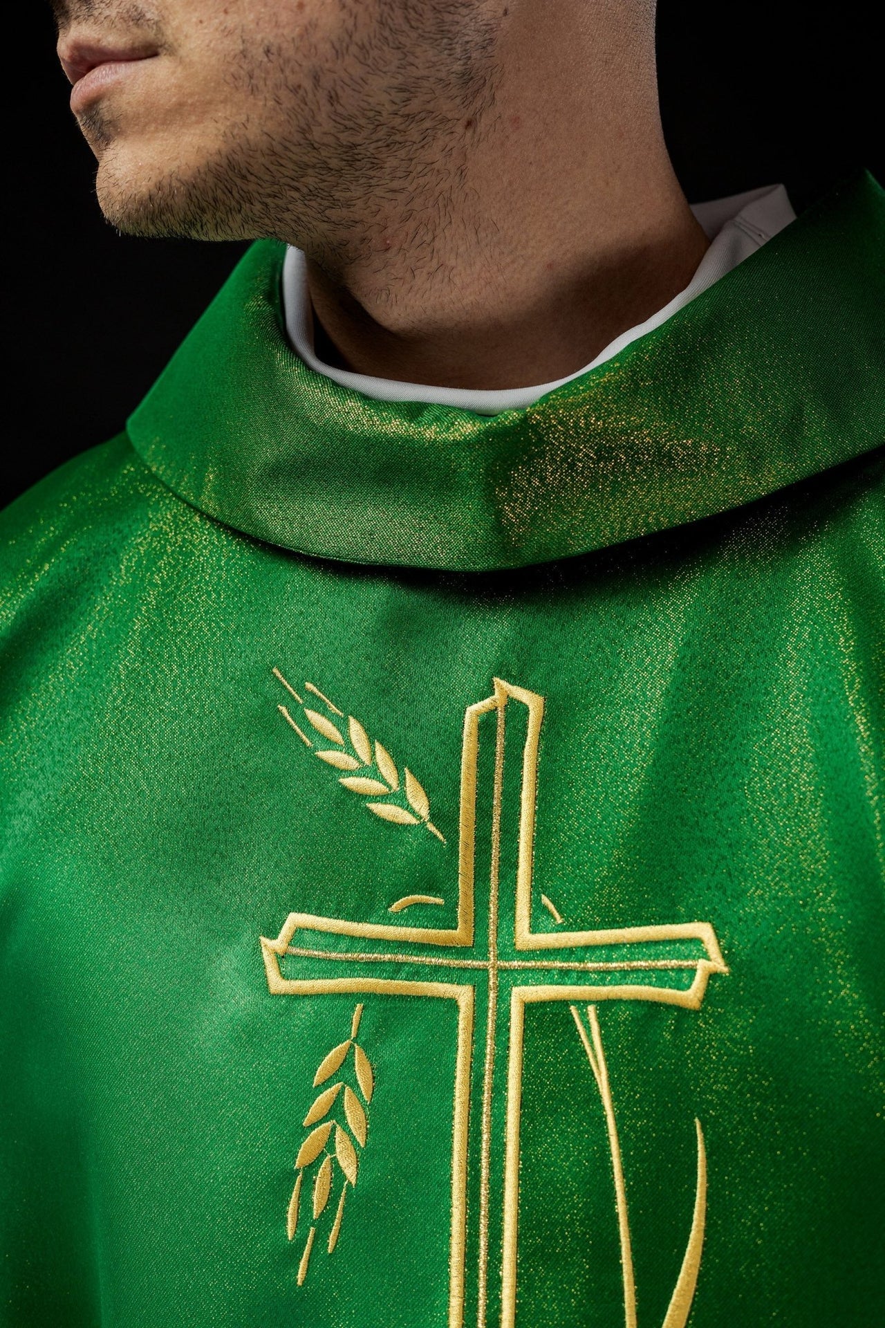 Ornat Liturgiczny Zielony z Haftowanym Krzyżem i Kłosem - Polska Produkcja - SZATYLITURGICZNE.PL