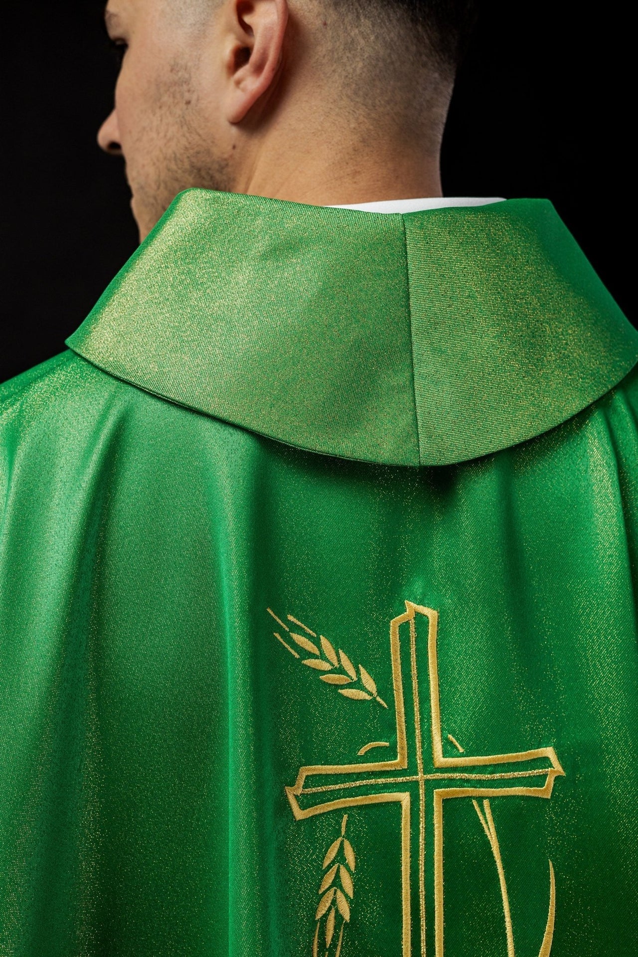 Ornat Liturgiczny Zielony z Haftowanym Krzyżem i Kłosem - Polska Produkcja - SZATYLITURGICZNE.PL
