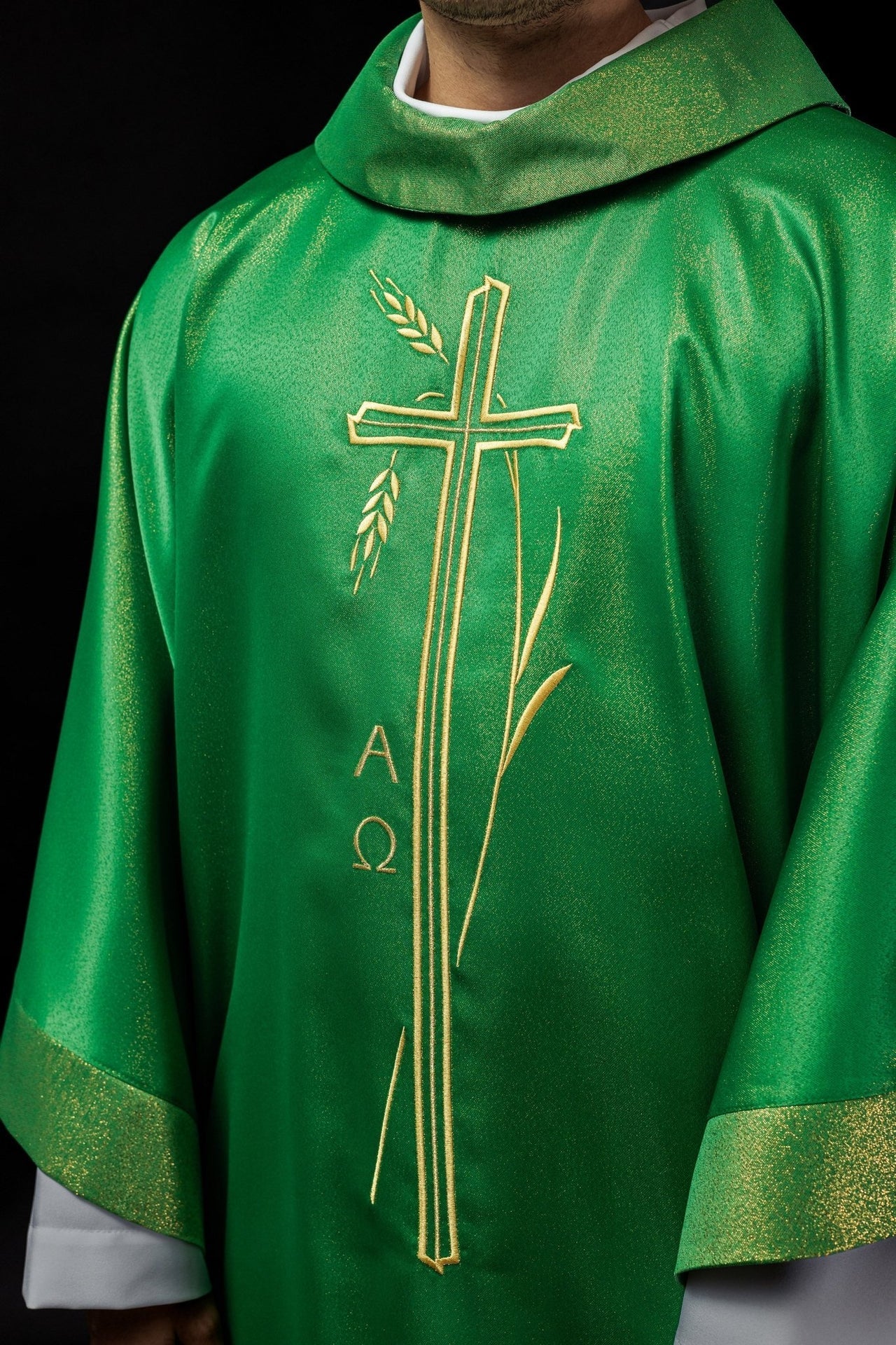 Ornat Liturgiczny Zielony z Haftowanym Krzyżem i Kłosem - Polska Produkcja - SZATYLITURGICZNE.PL