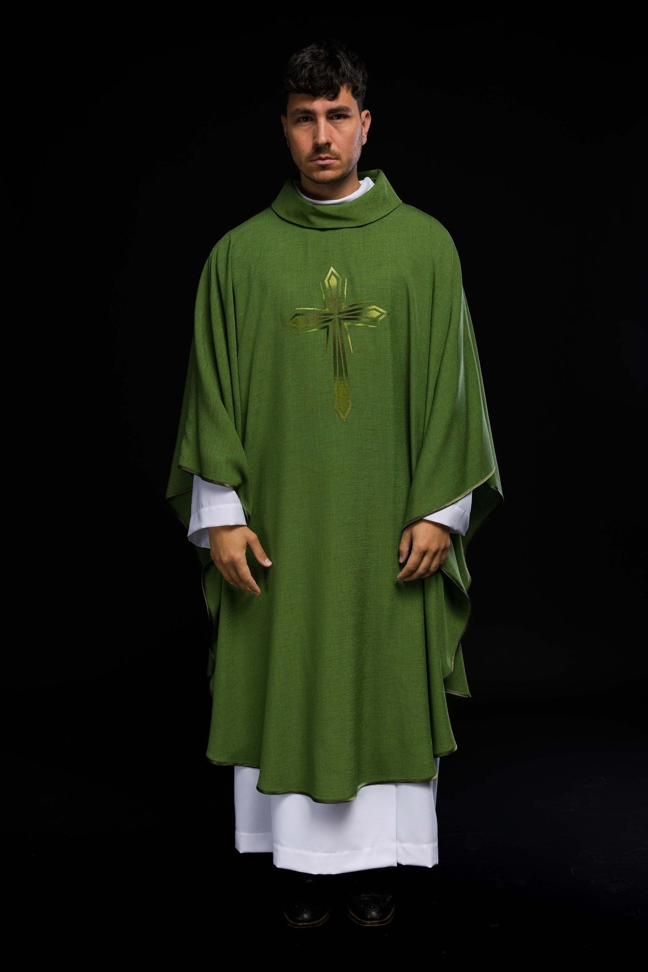 Ornat Liturgiczny Zielony z Haftowanym Krzyżem - Polski Producent - SZATYLITURGICZNE.PL