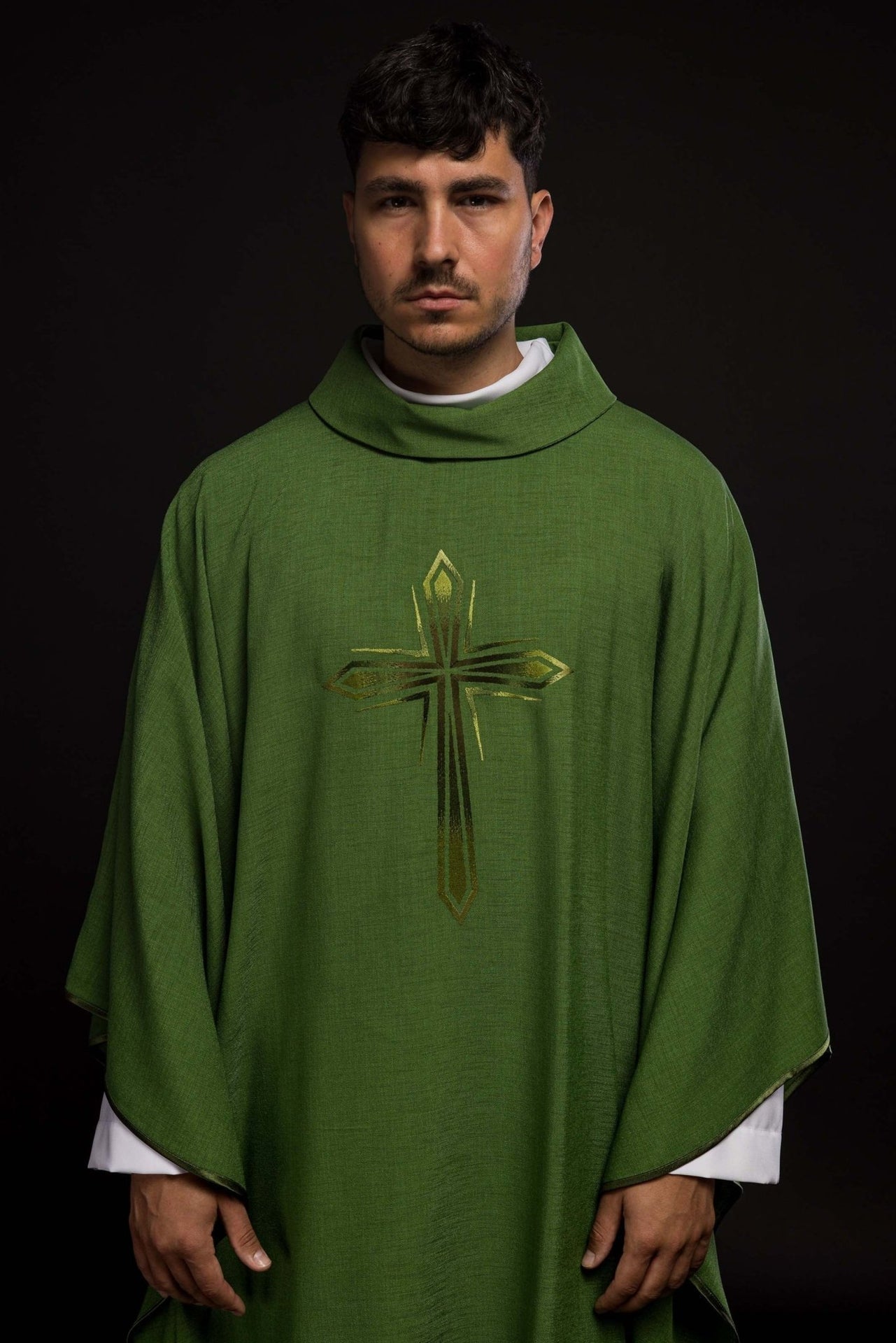 Ornat Liturgiczny Zielony z Haftowanym Krzyżem - Polski Producent - SZATYLITURGICZNE.PL