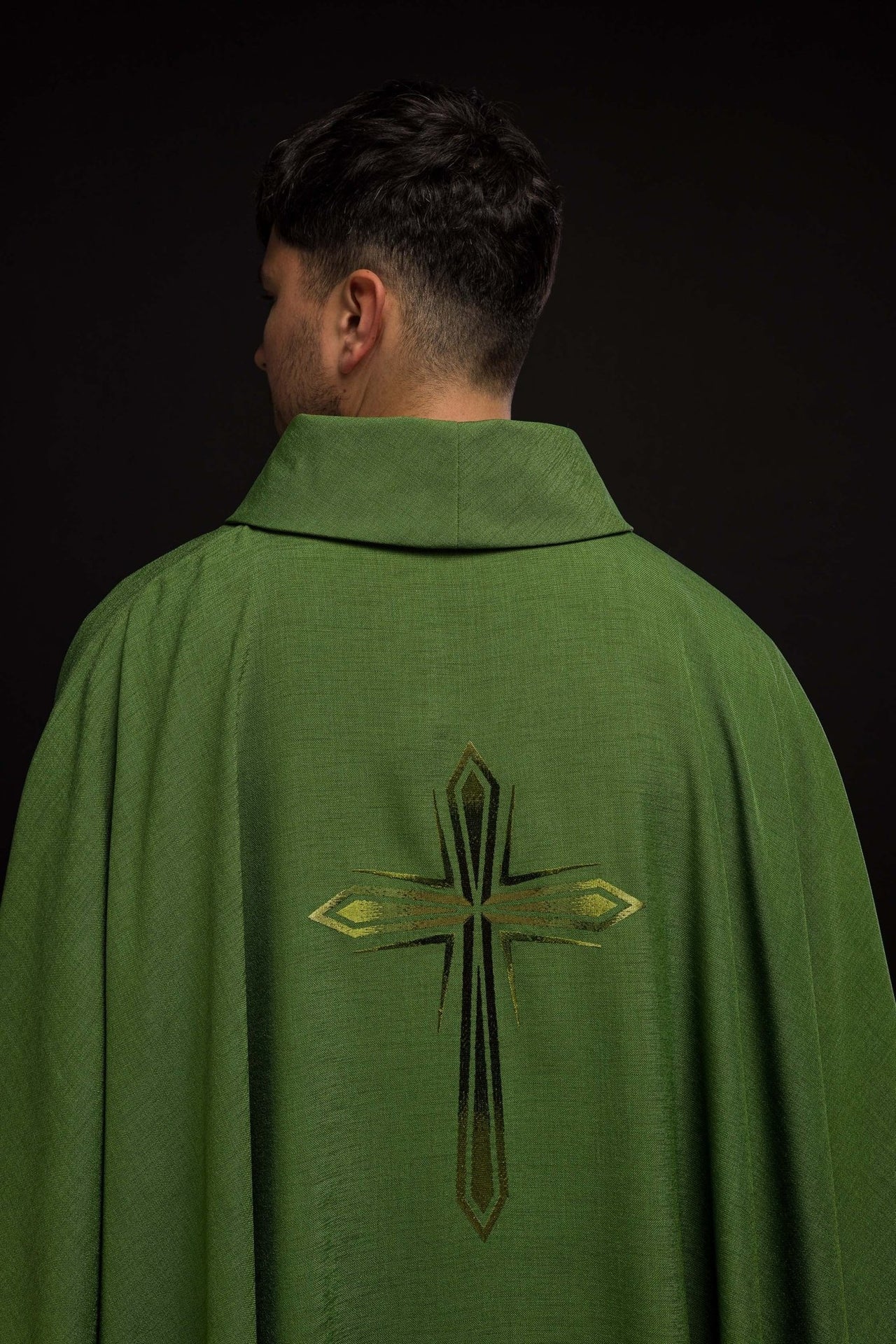 Ornat Liturgiczny Zielony z Haftowanym Krzyżem - Polski Producent - SZATYLITURGICZNE.PL